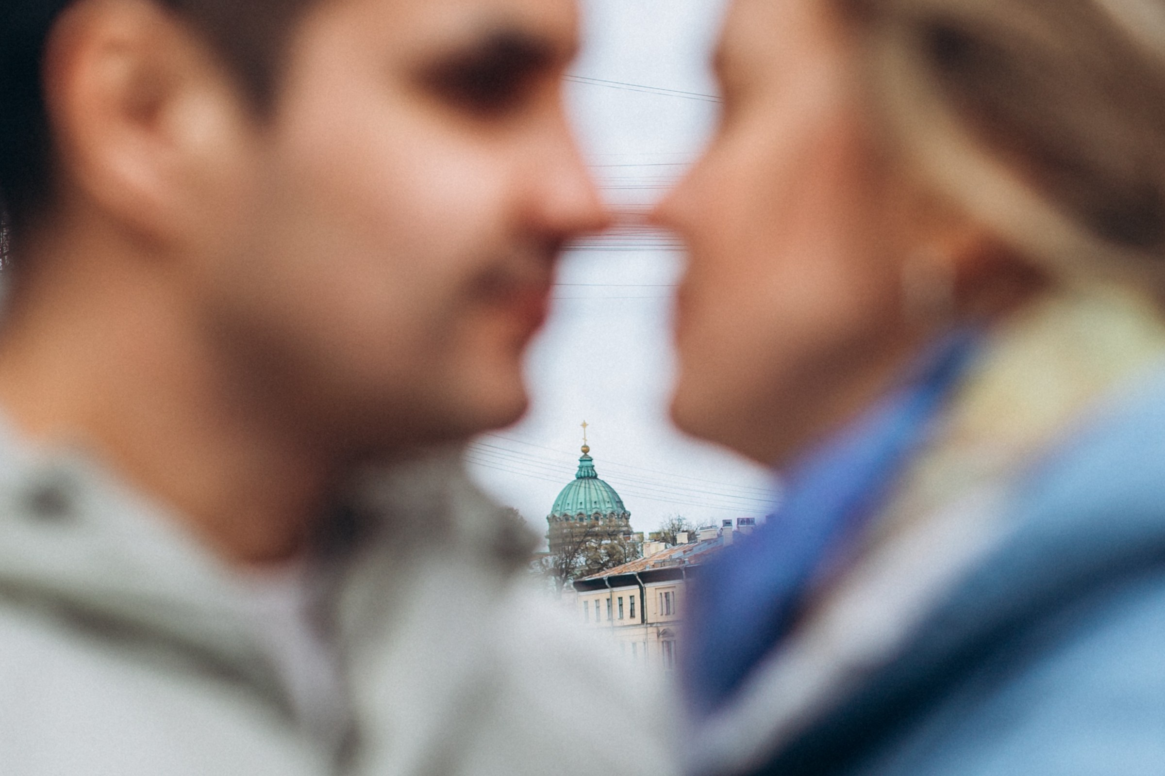 Руслан и Елена в апреле. Фотопрогулка в Петербурге. Индивидуальный и семейный фотограф в Санкт-Петербурге