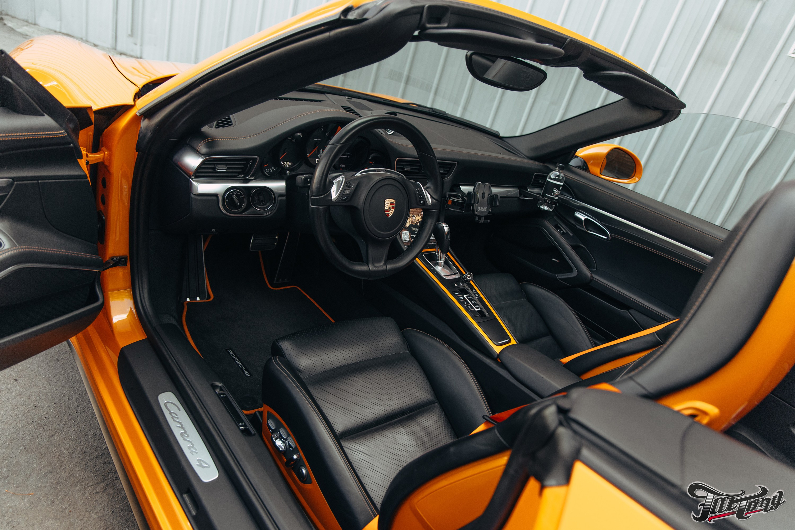 Porsche 911 оранжевый замена ремней безопасности. DeLorein