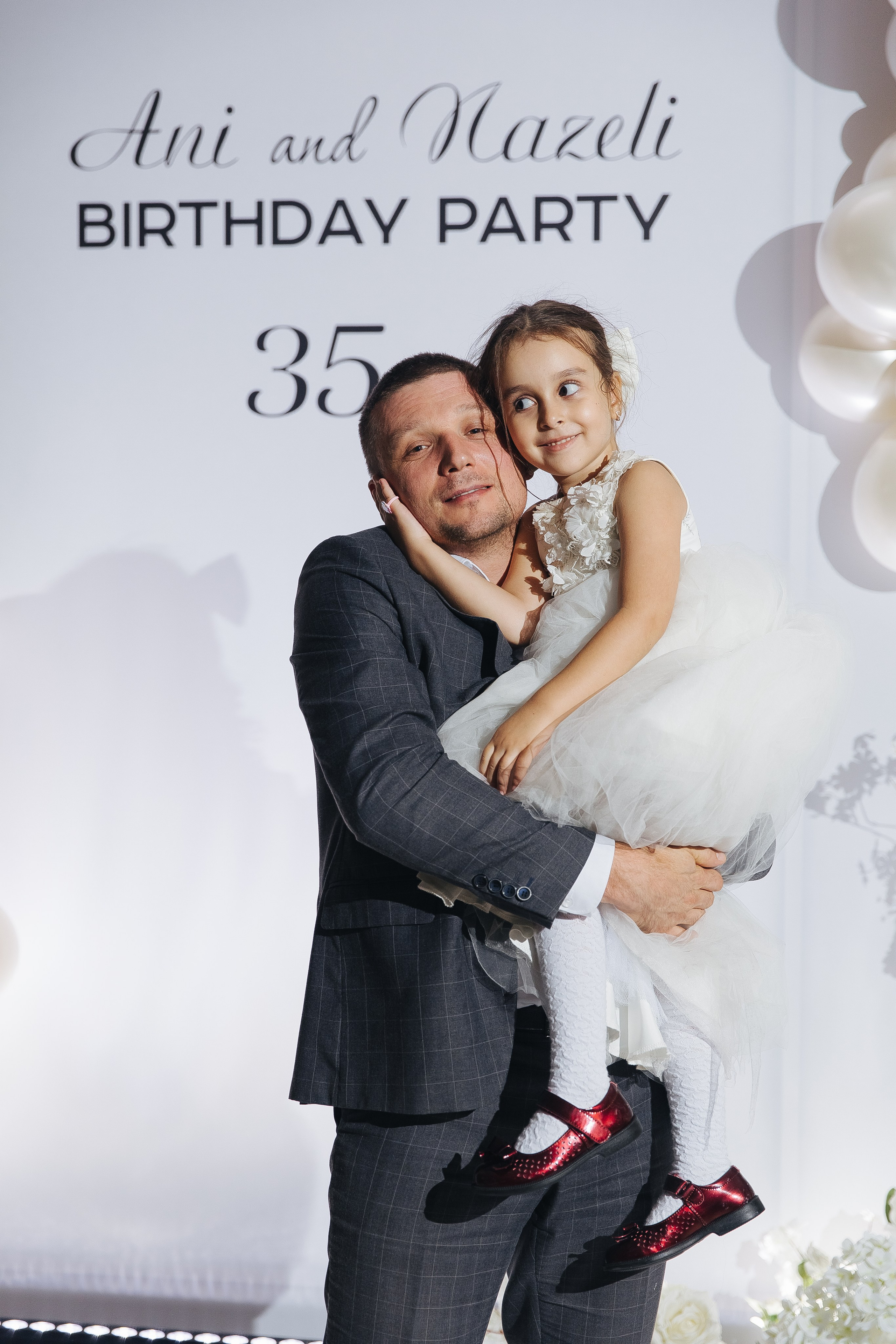 Ани и Назели. 35&5 День рождения, «Янтарь». Фотограф в Красноярске Надежда Воскресенская