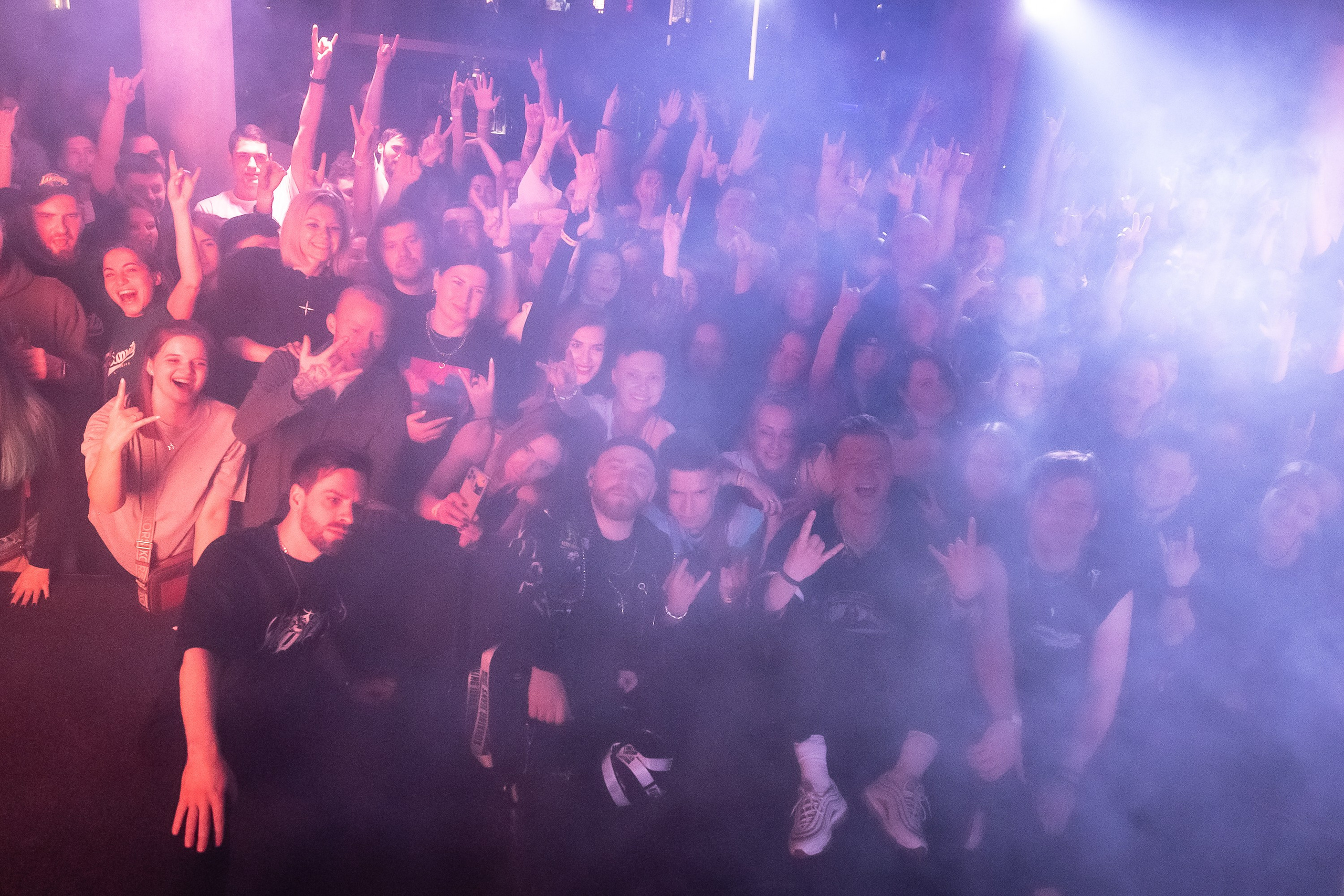 Концерт альтернатив метал группы iOSTRA в «Music bar Мумий Тролль» Москва. Фотограф Владимир Охрименко