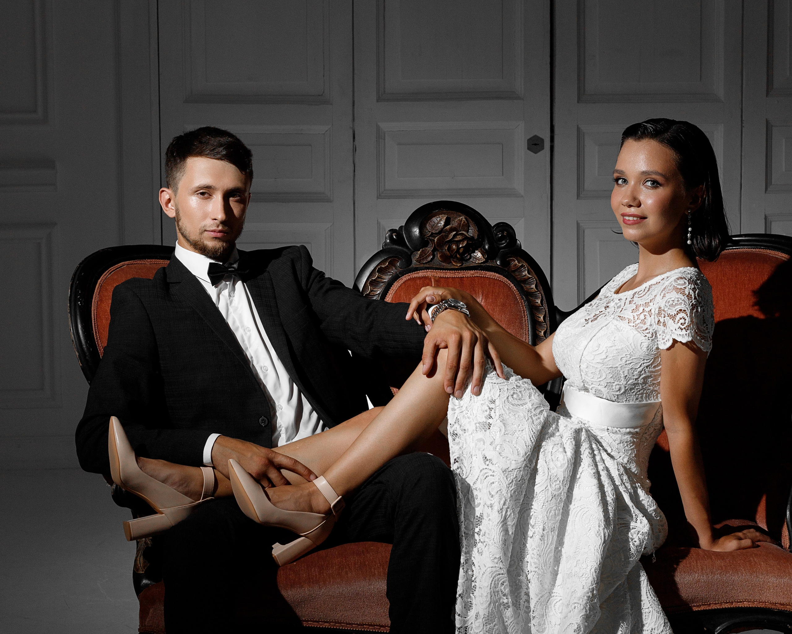 Магия свадебного дня в Новосибирске, свадебная лавстори в студии и на уличной локации. Фотограф Ольга Баранова