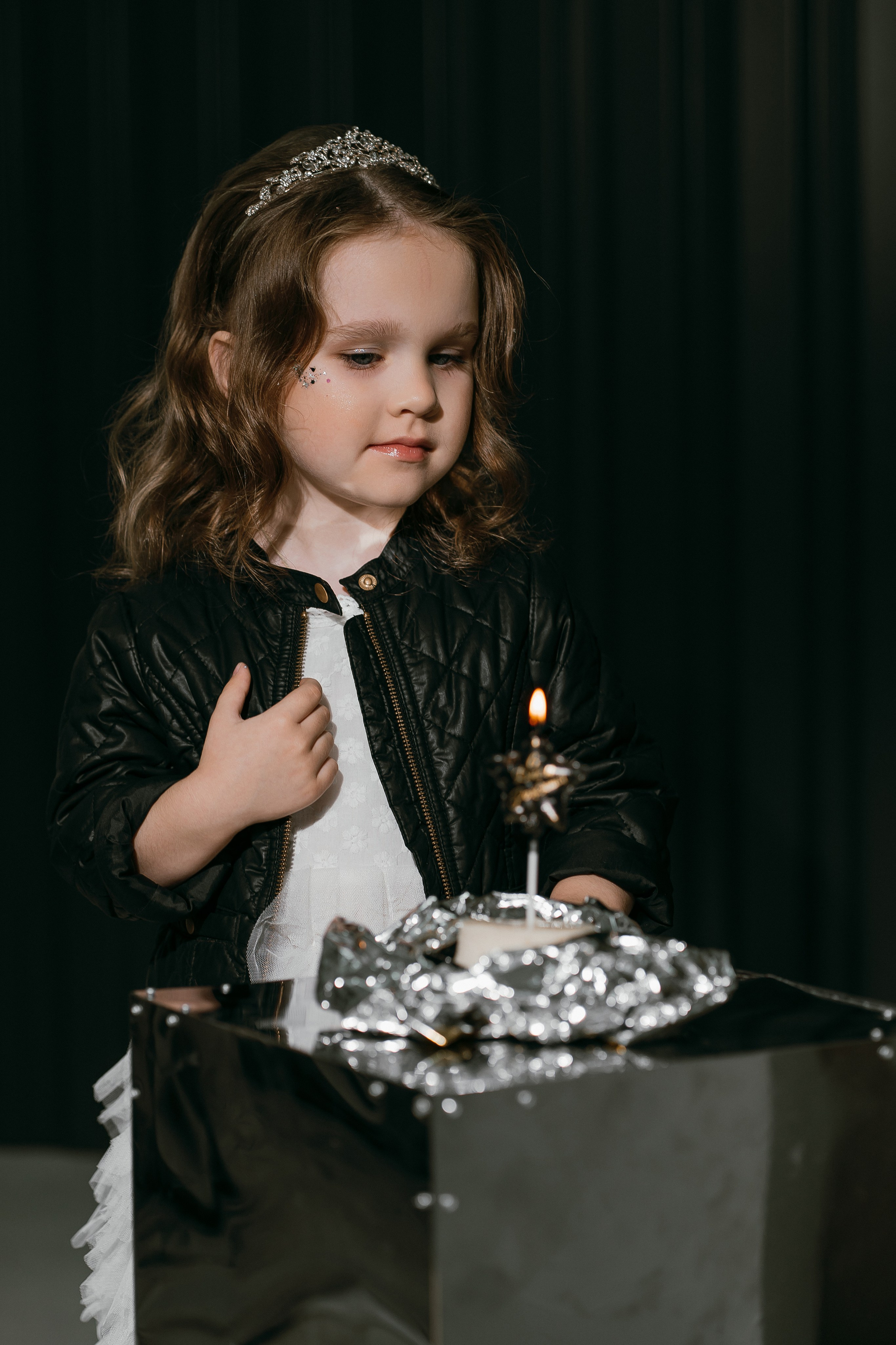 Фотосессия для девочки в платье. Фотограф Ким Наталья в Красноярске