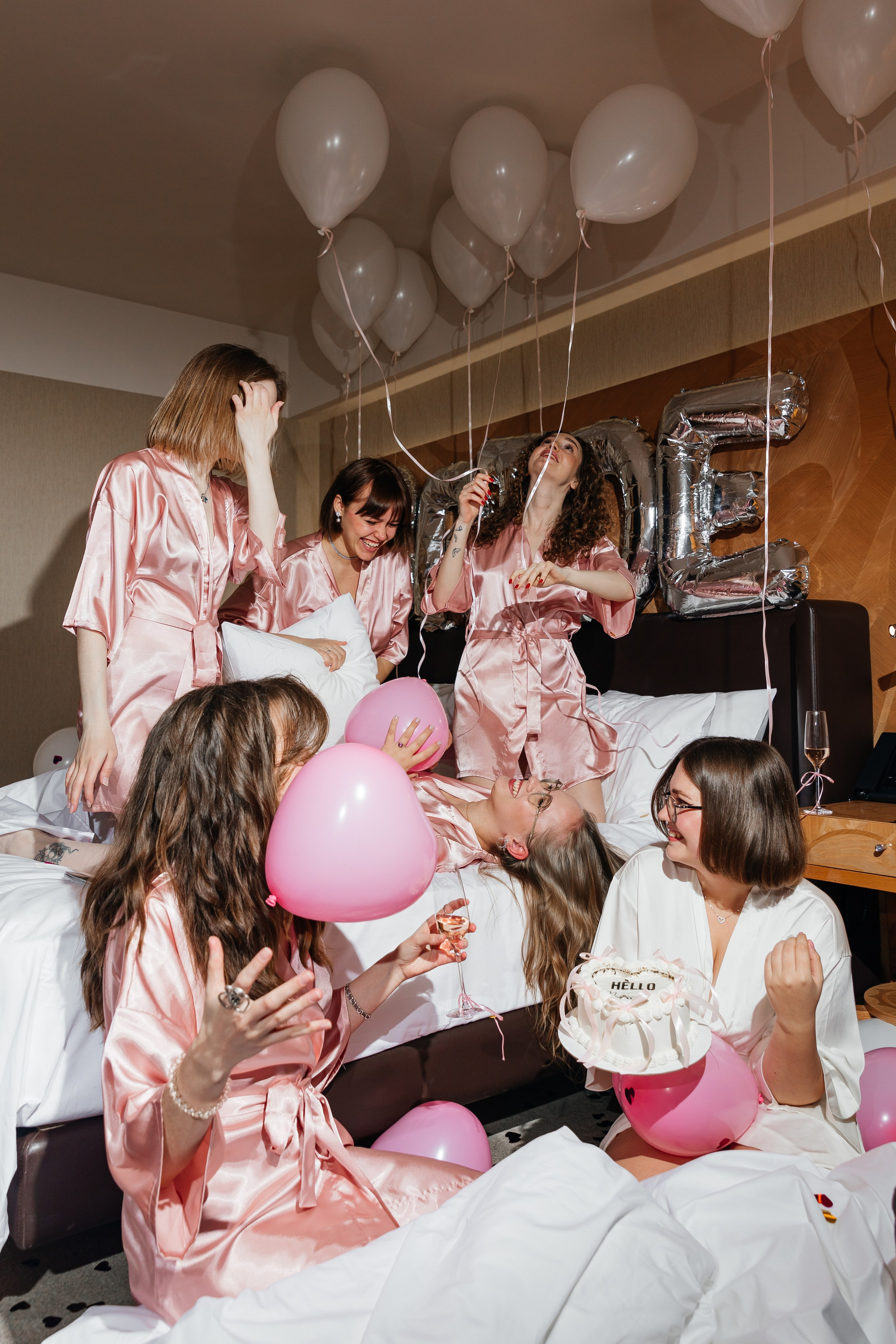 Девичник Crown Hotel. Семейный фотограф в Санкт-Петербурге Ева Маркова