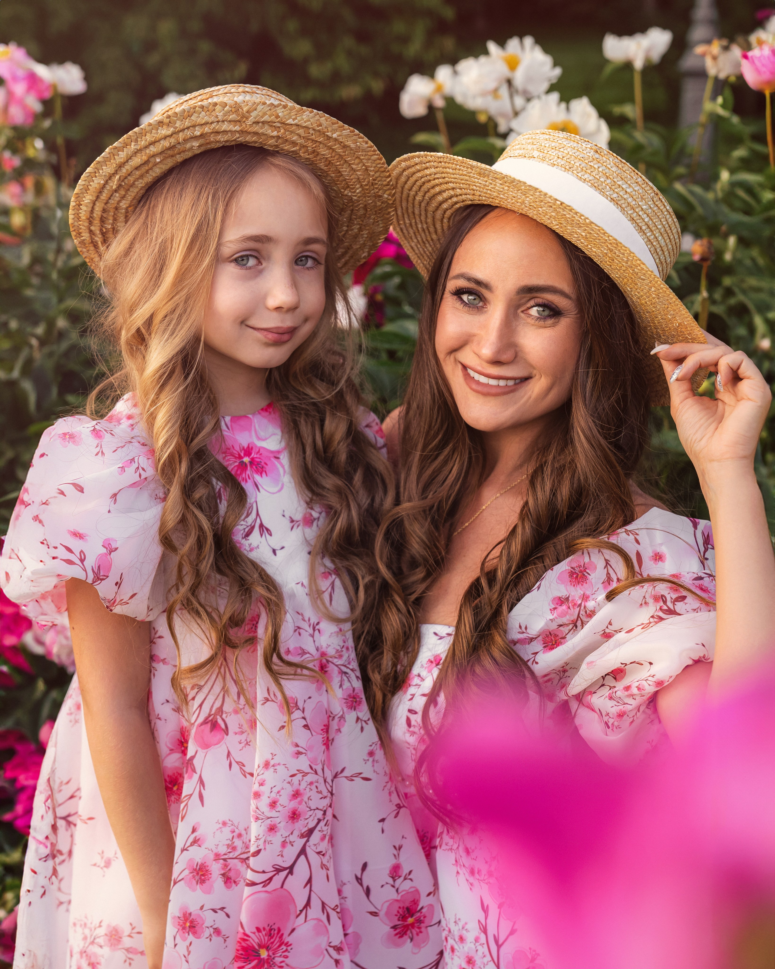 Нежная фотосессия мамы и доченьки в пионовом саду. Трубинова Екатерина | Семейный фотограф | Москва