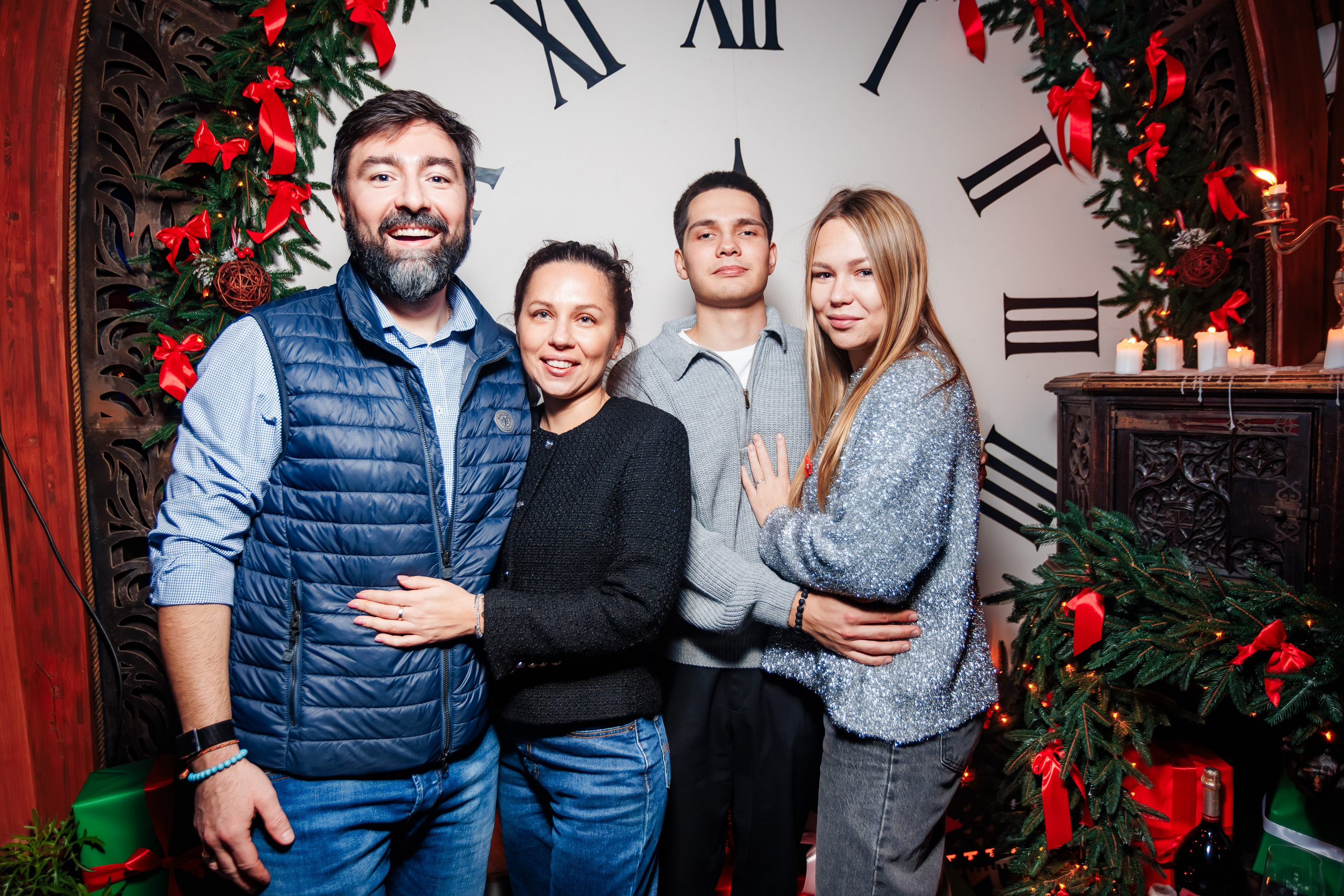 Новогодняя шоу-программа «MAGIC TIME» в PTIZZA BAR_Ялта_31.12.2025. Аминов Руслан | Фотограф