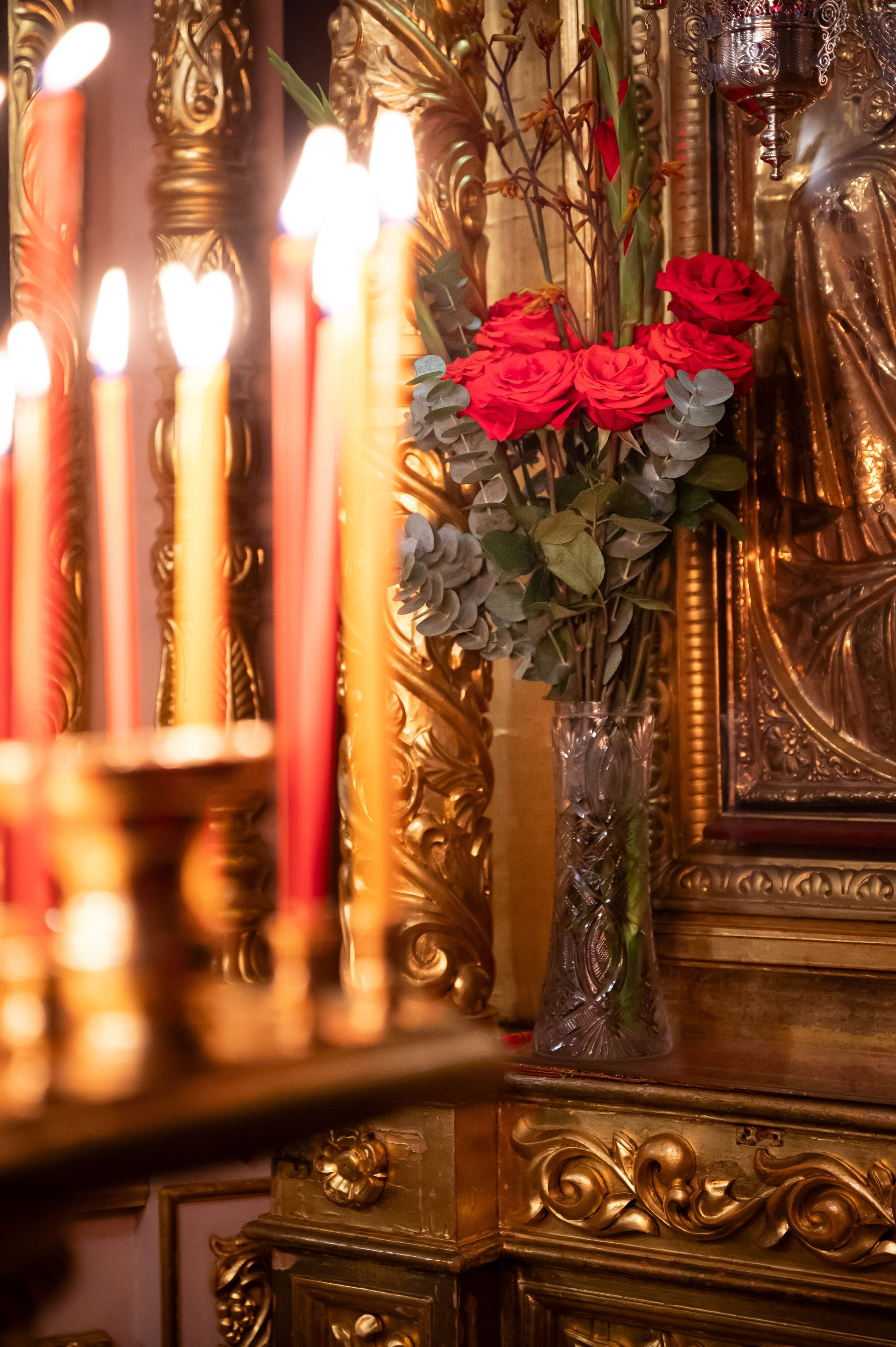 Храм Преображения Господня в Богородском. Цветы на Пасху. Антон и Татьяна Денисенко — В храме