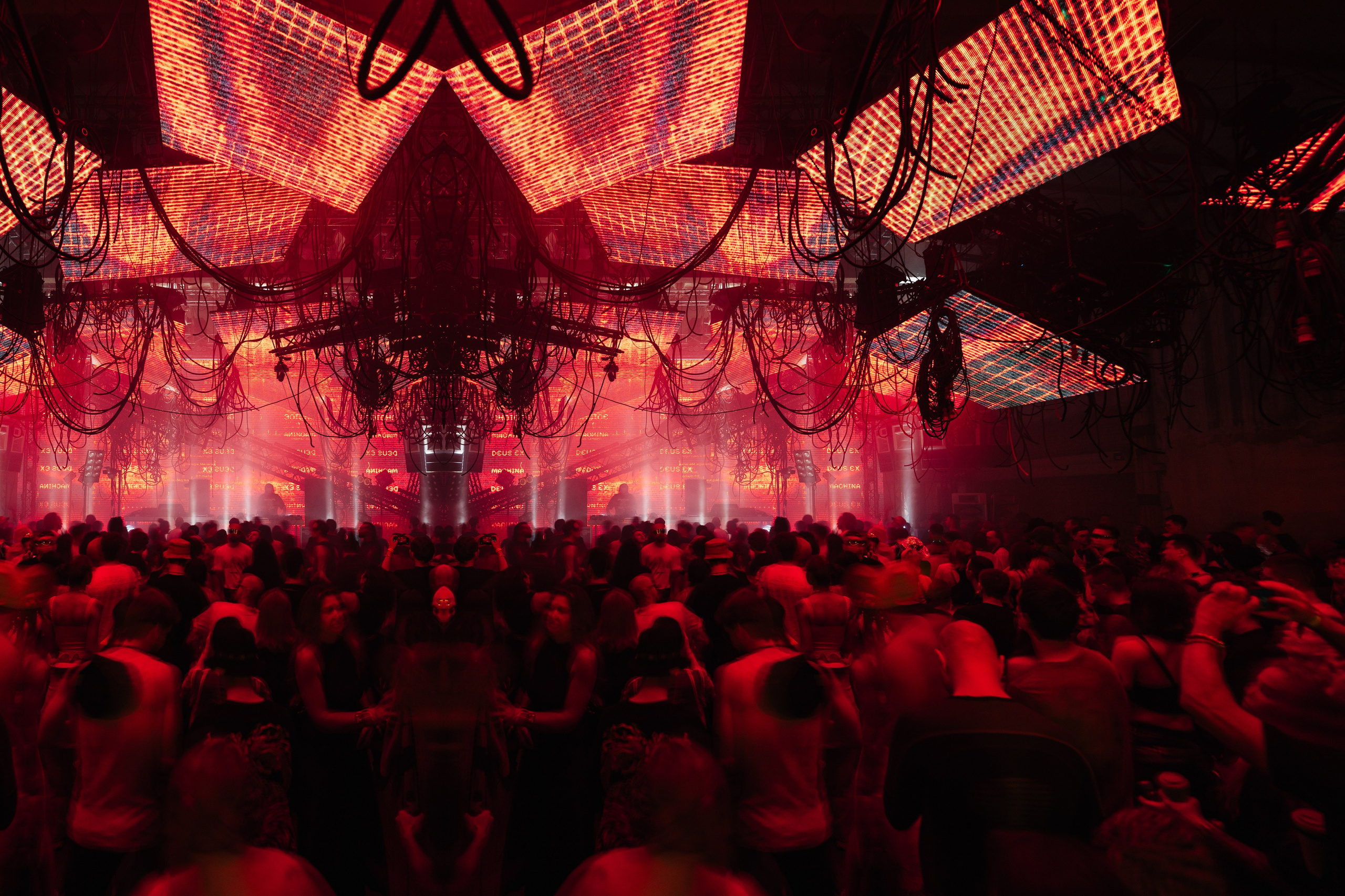 Outline 2024. @tomrus: Рустам Шагиморданов — фотограф