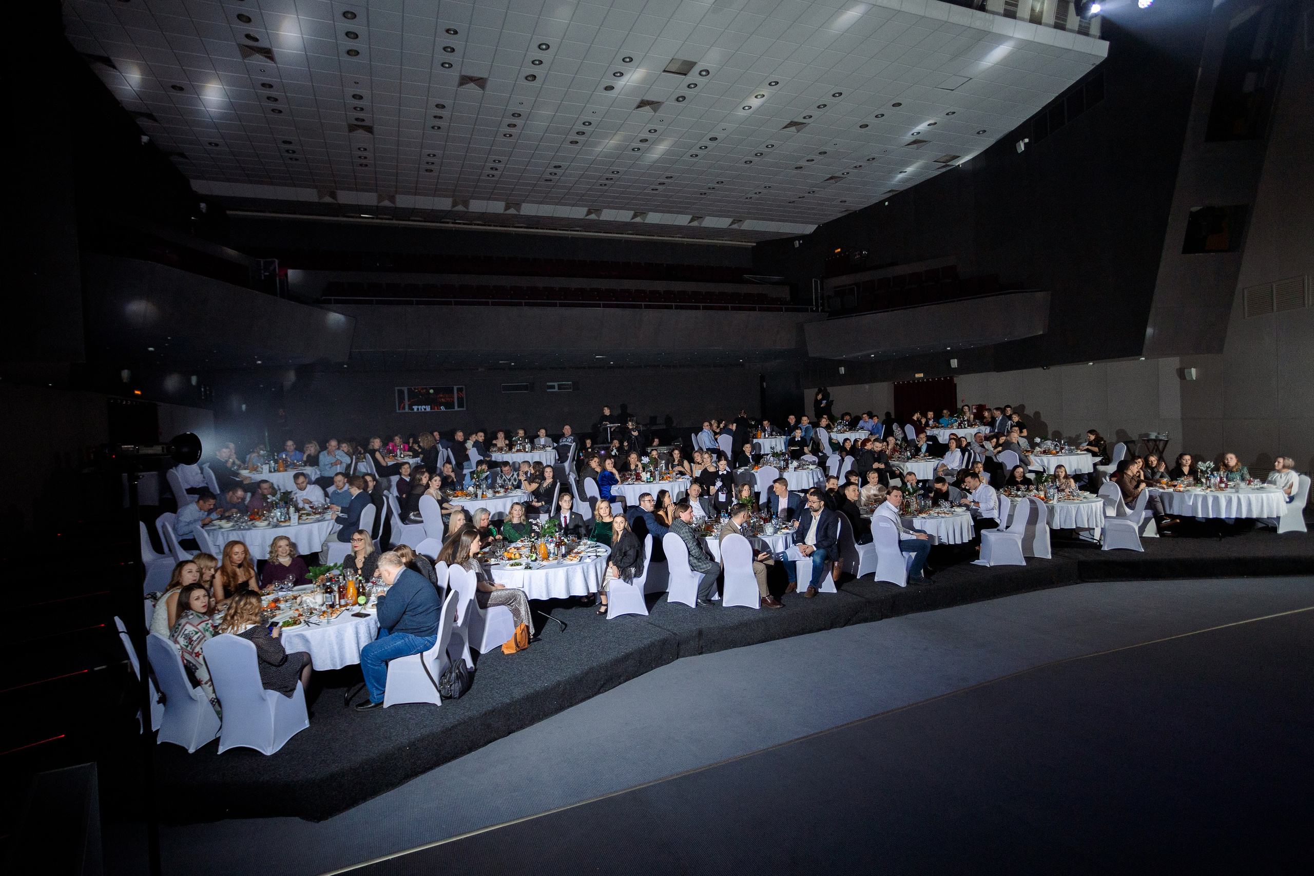 РЕПОРТАЖ: НОВЫЙ ГОД В ДК МЕТАЛЛУРГ. Профессиональный фотограф в Ижевске Леша Петров