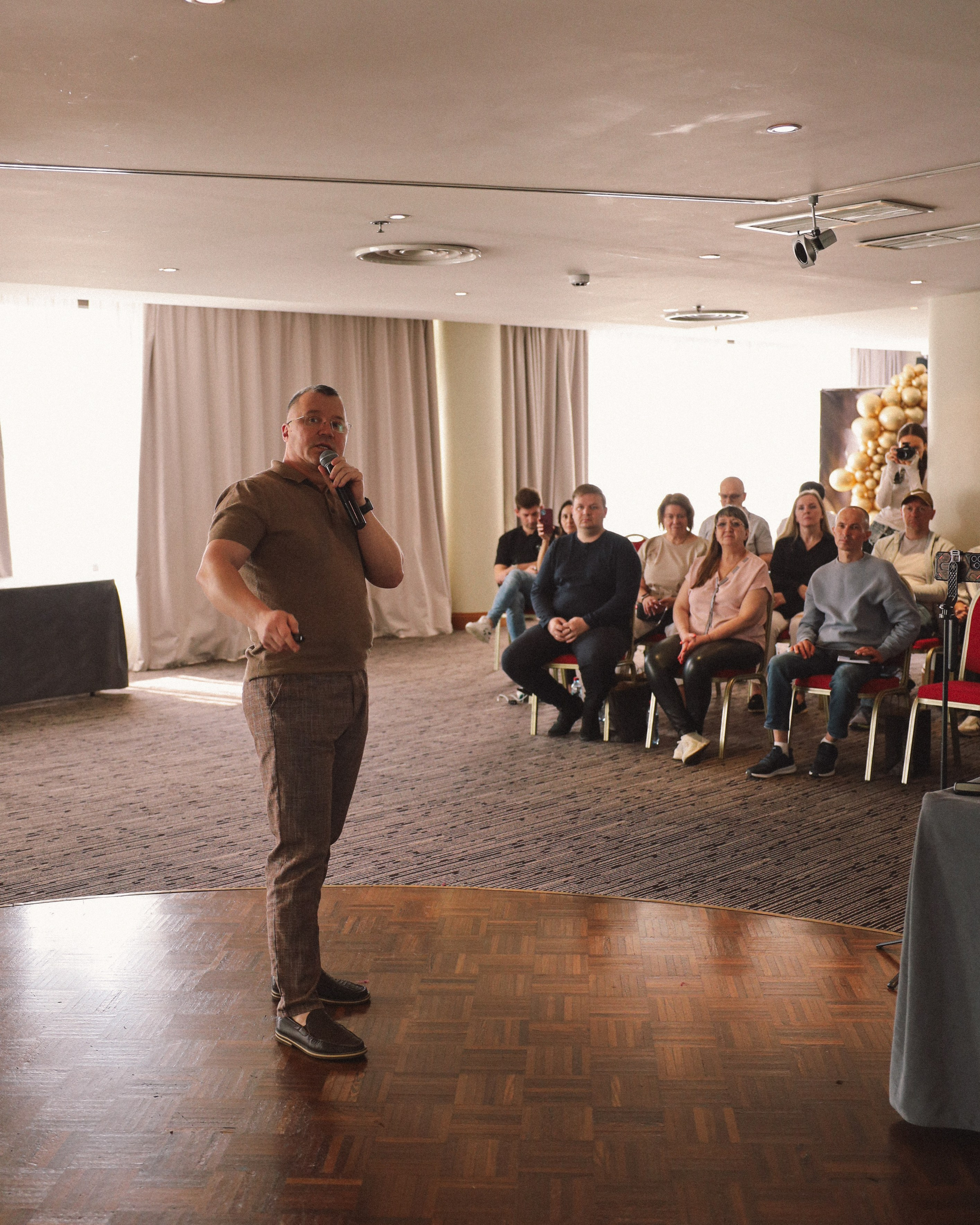 Конференция. Фотограф и контент-maker Диля Голубникова | Москва