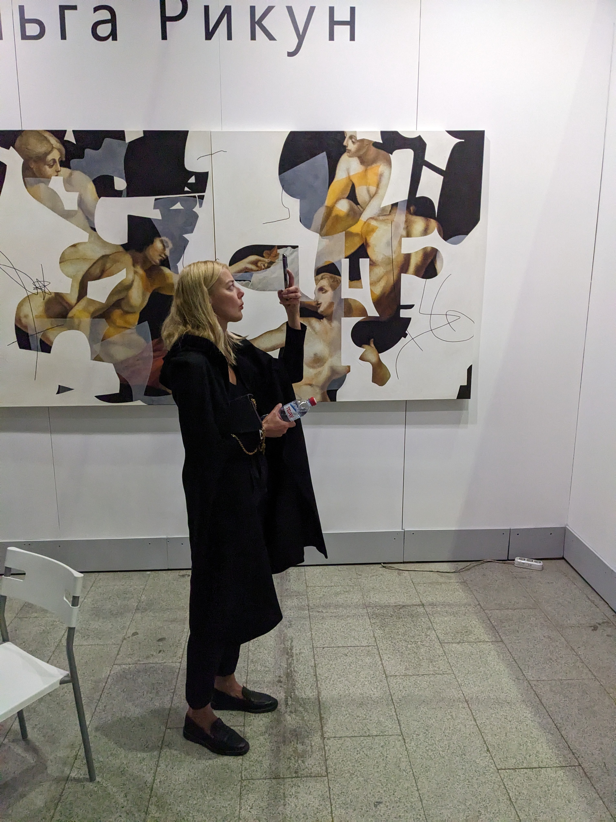 Фото. Художник-абстракционист Ольга Рикун. Москва