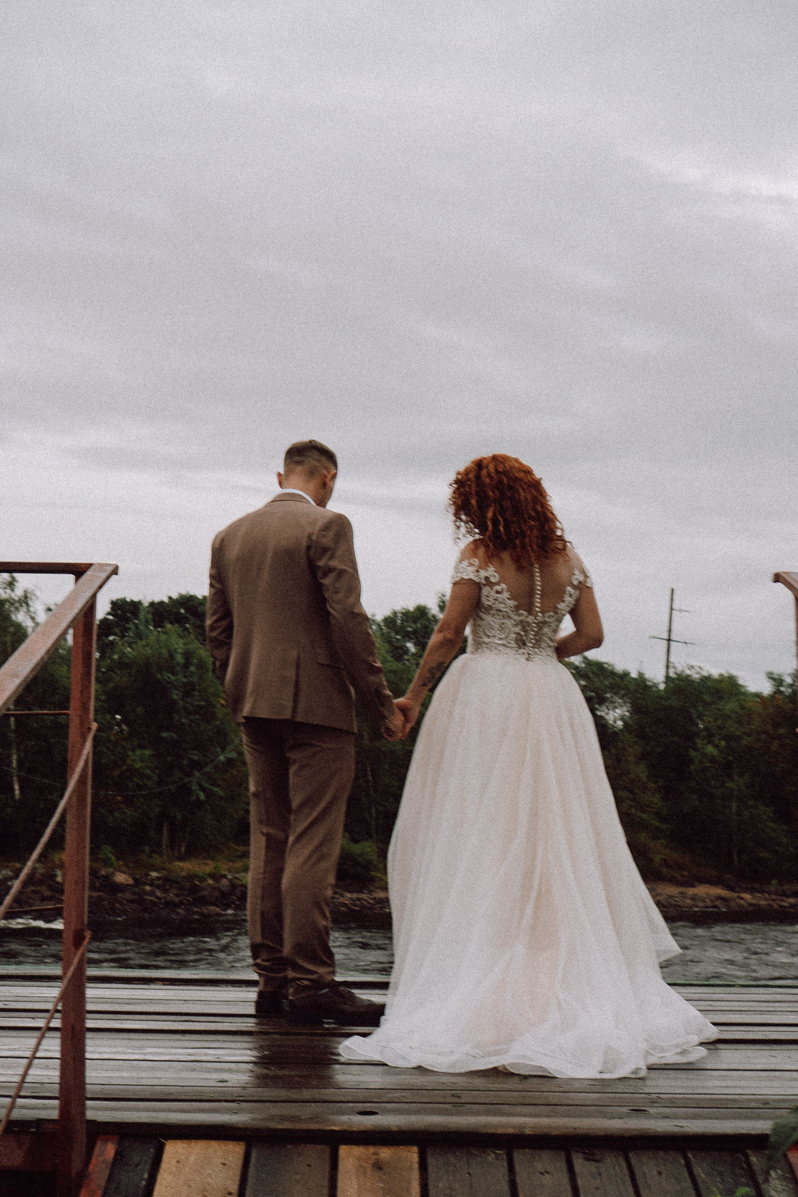 СВАДЕБНАЯ ФОТОСЕССИИЯ ПАРЫ В ГОРОДЕ ПРИОЗЕРСК В СОСНОВОМ ЛЕСУ И С ПИКАПОМ. Профессиональный фотограф, Санкт-Петербург — Виктория Богомолова