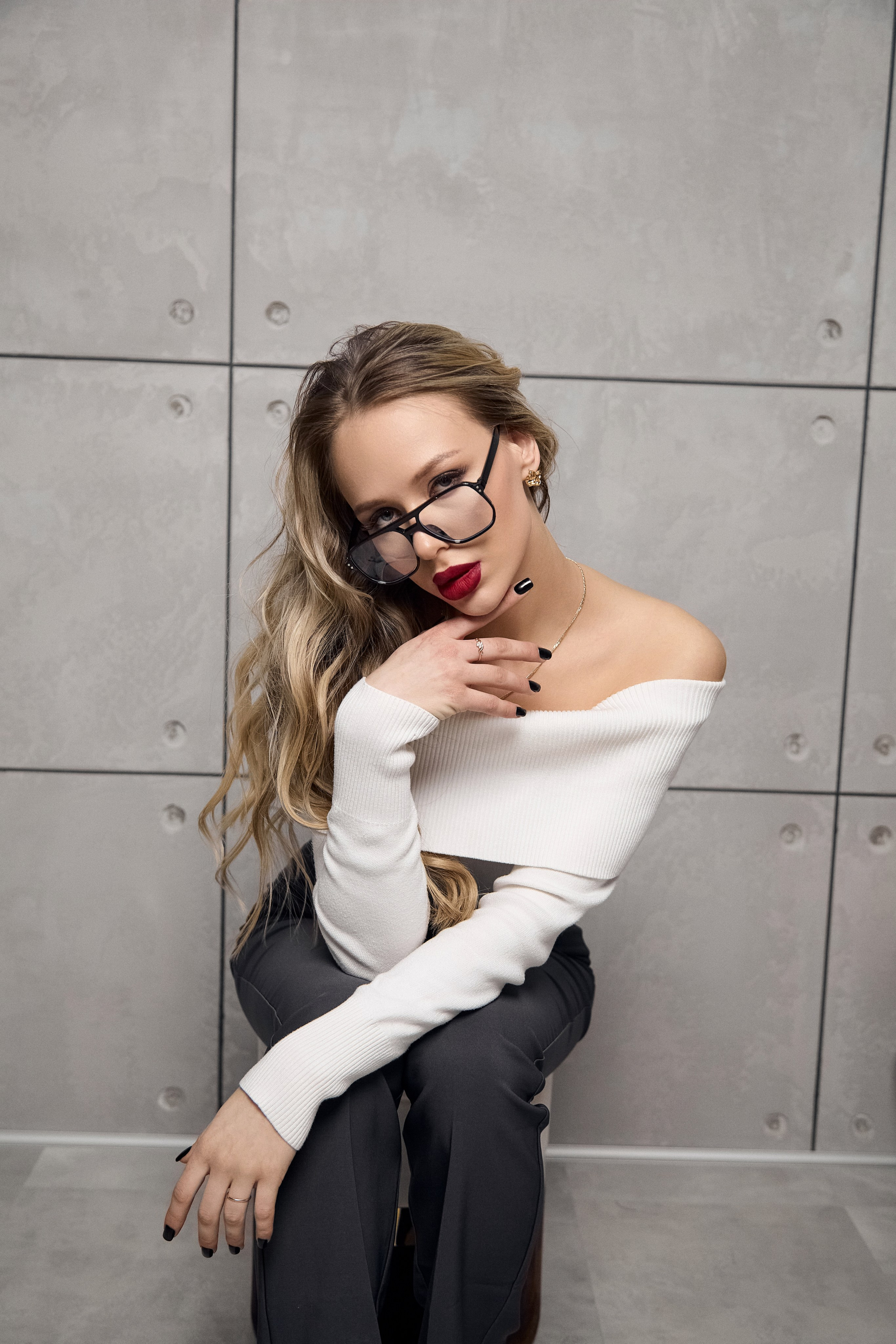 Стильная студийная фотосессия для девушек в Иваново. Портретный и свадебный фотограф в Иваново Максим Гаврилин