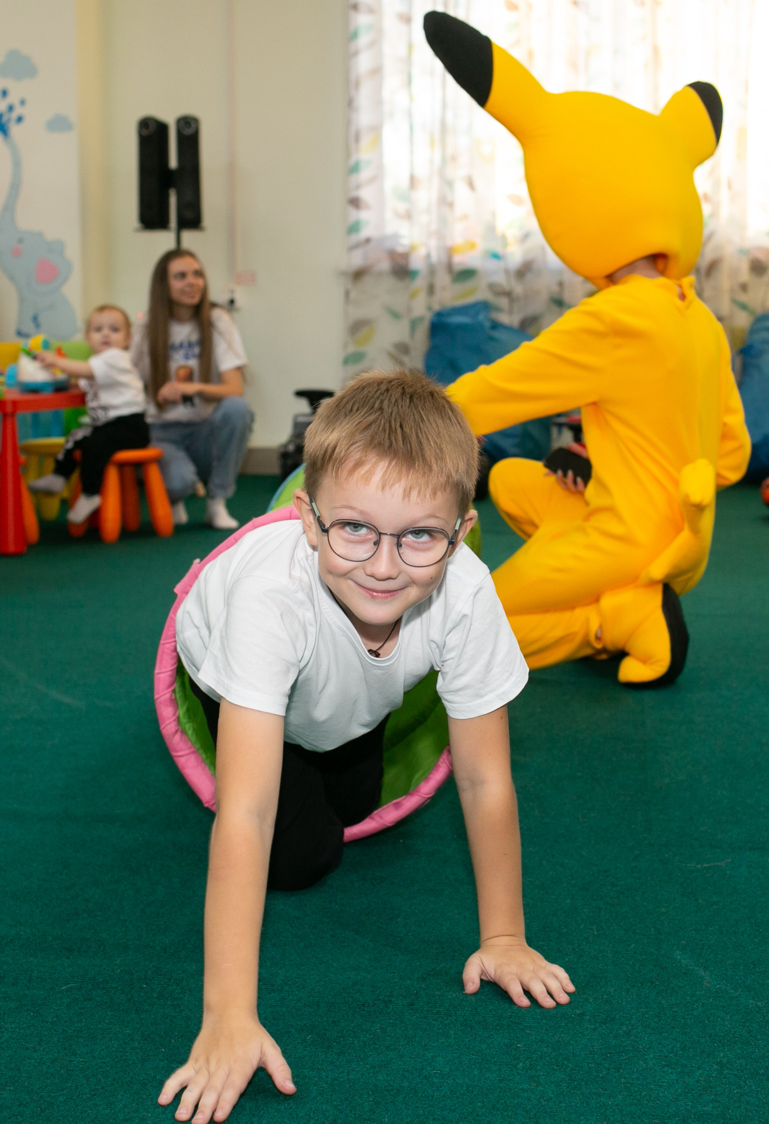 Белый кролик. Пикачу. Фотограф новорожденных и семейный фотограф НСО г. Бердск Марина Львова