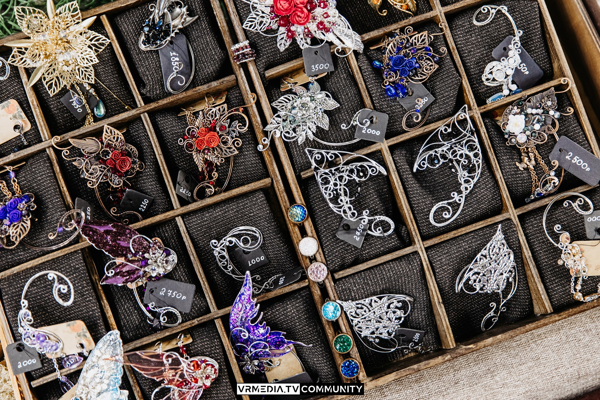 Традиционный рождественский базар и Garage Sale