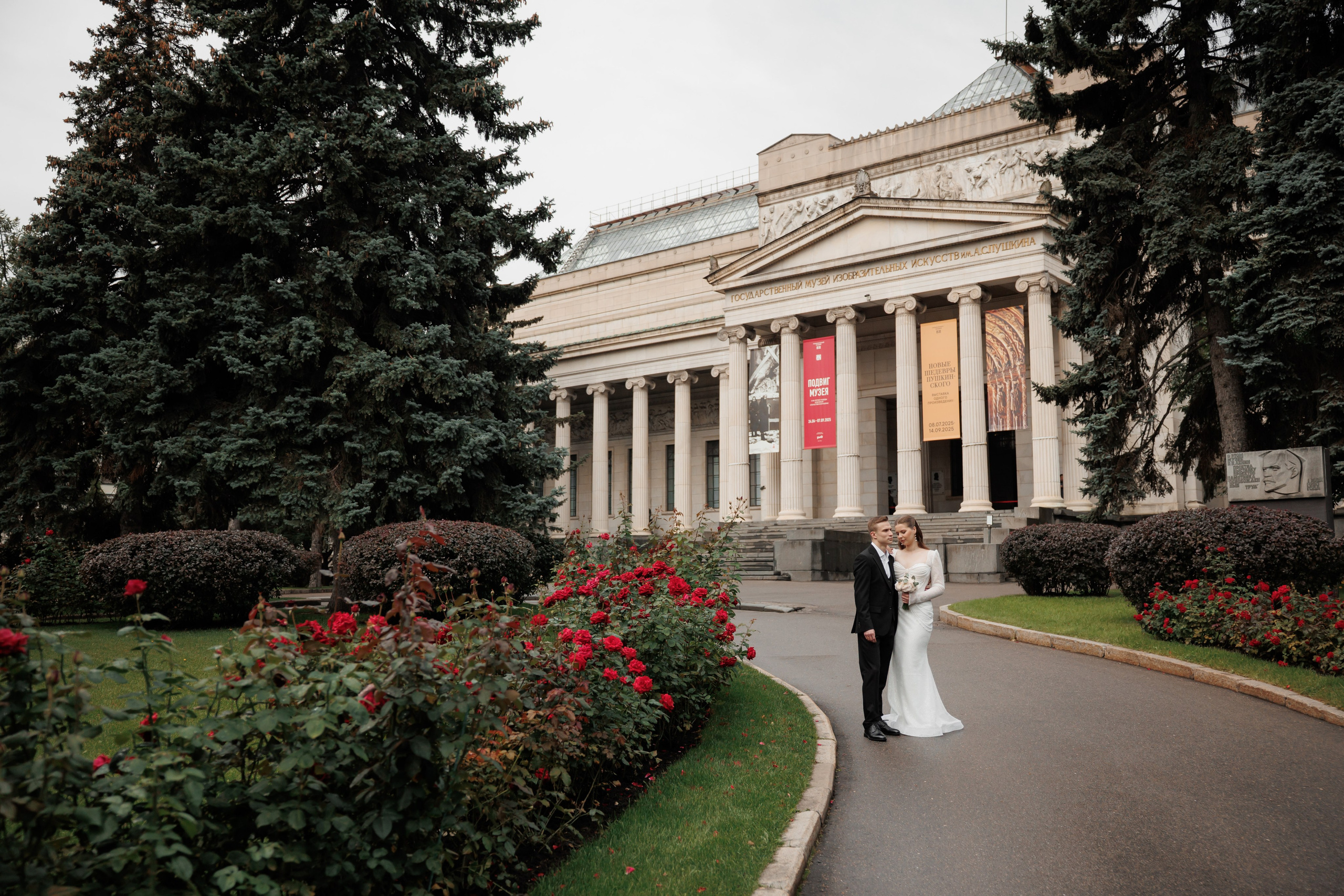 Фотосессия у Пушкинского музей. Свадебный и репортажный фотограф (Москва, Королев и другие)