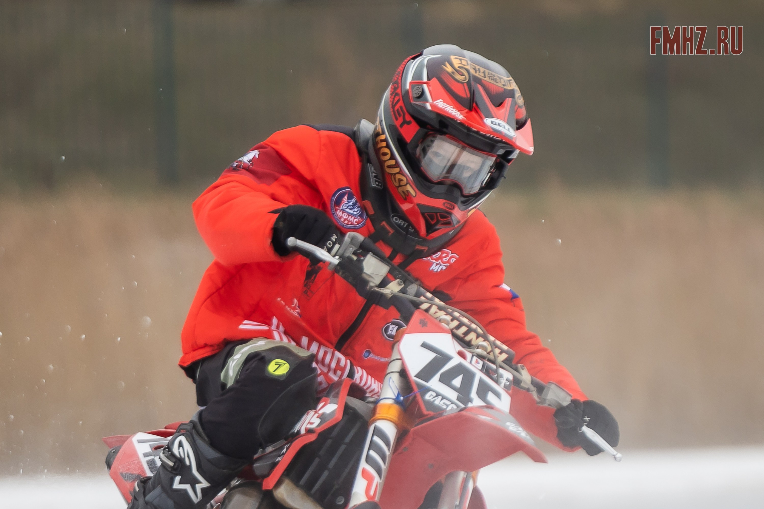 Первый этап Кубка МФР по мотокроссу на льду Большого Крылатского пруда в Москве. 8 февраля 2025 г. Фотограф Владимир Охрименко