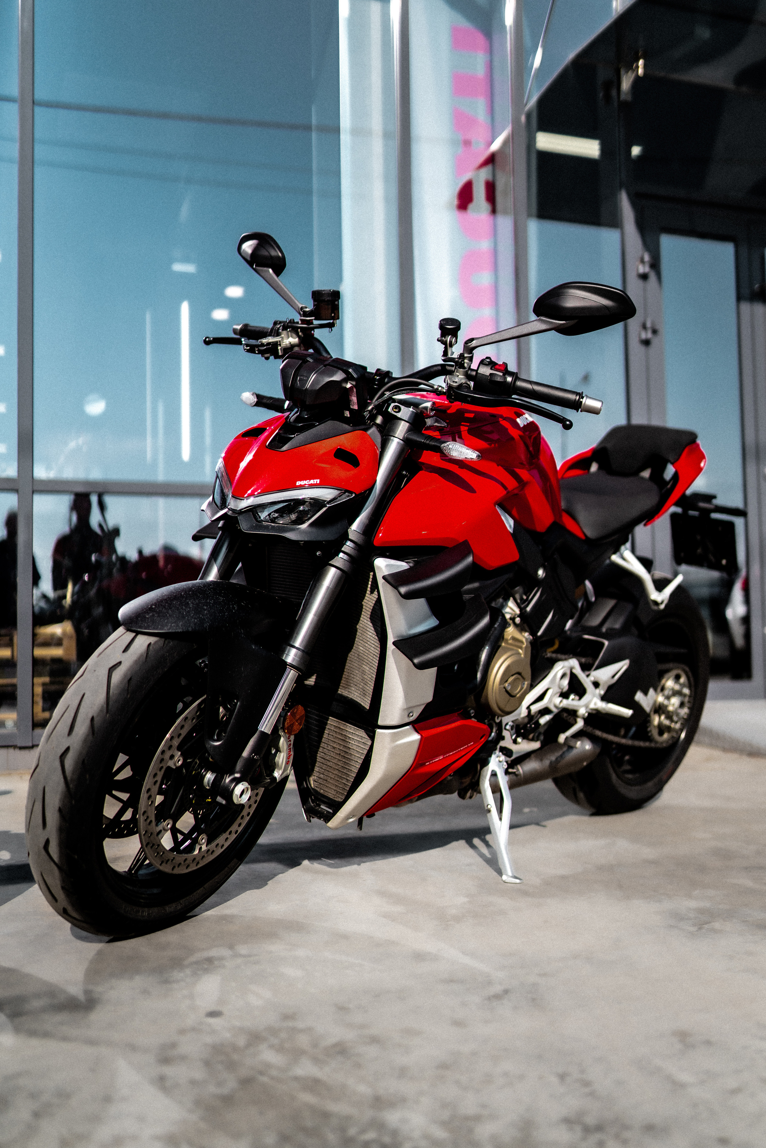 Ducati крансодар. Создаю контент для бизнеса- Андрей Корниенко и упаковываю компании и экспертов в Краснодаре