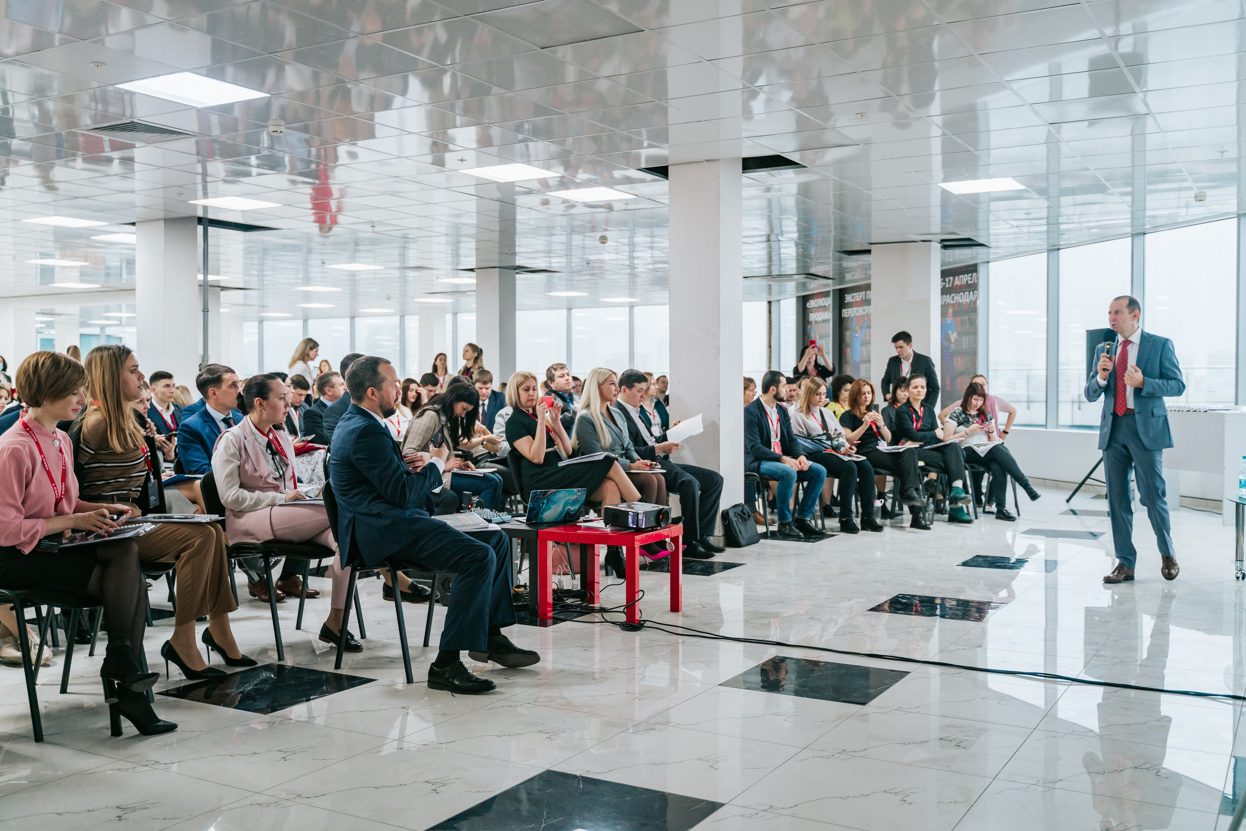 Этажи Краснодар. Создаю контент для бизнеса- Андрей Корниенко и упаковываю компании и экспертов в Краснодаре