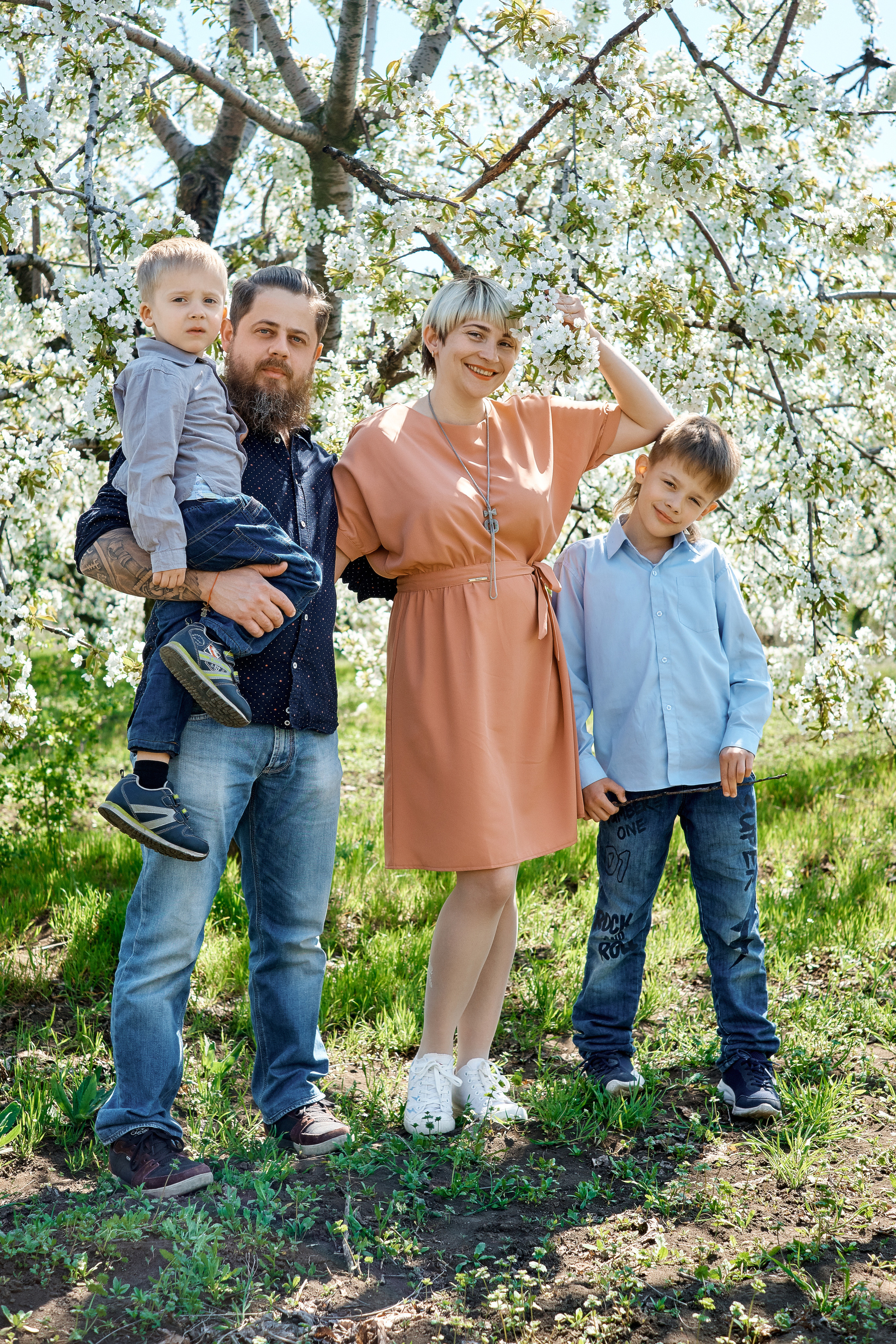 Фотосессия в цветущих садах. Фотограф Таганрог Анна Трайжон