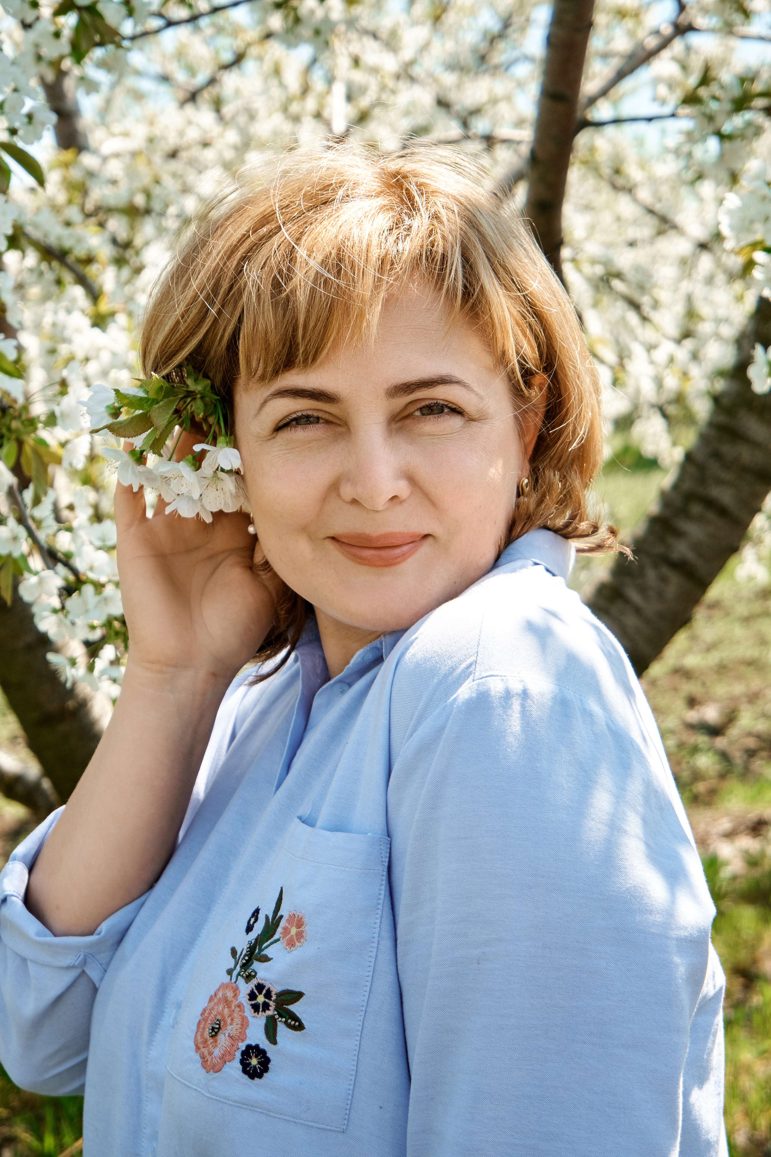 Фотосессия в цветущих садах. Фотограф Таганрог Анна Трайжон