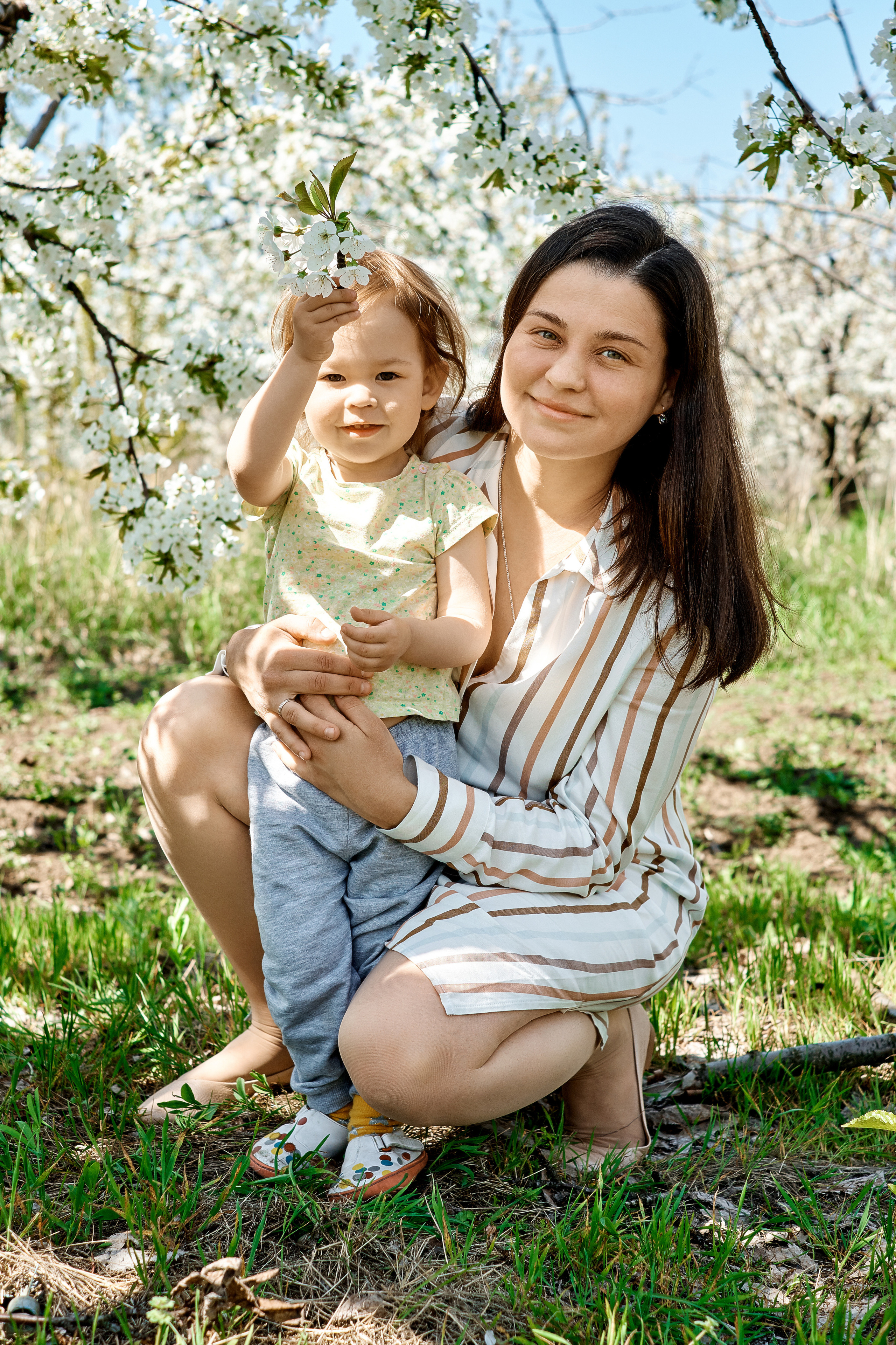 Фотосессия в цветущих садах. Фотограф Таганрог Анна Трайжон