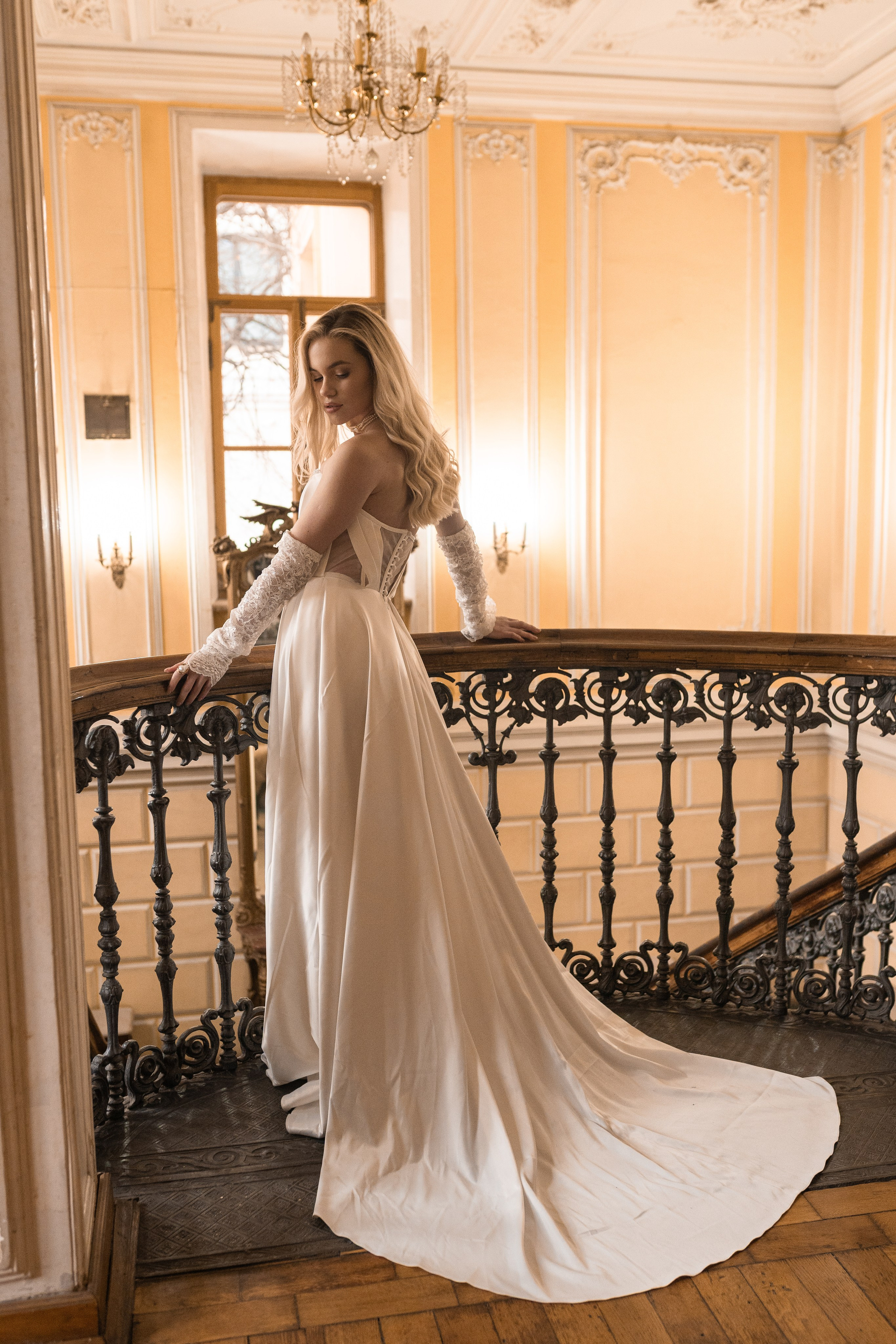 Свадебная фотосессия в Пушкинской библиотеке. Свадебный фотограф в Москве Анна Полушина