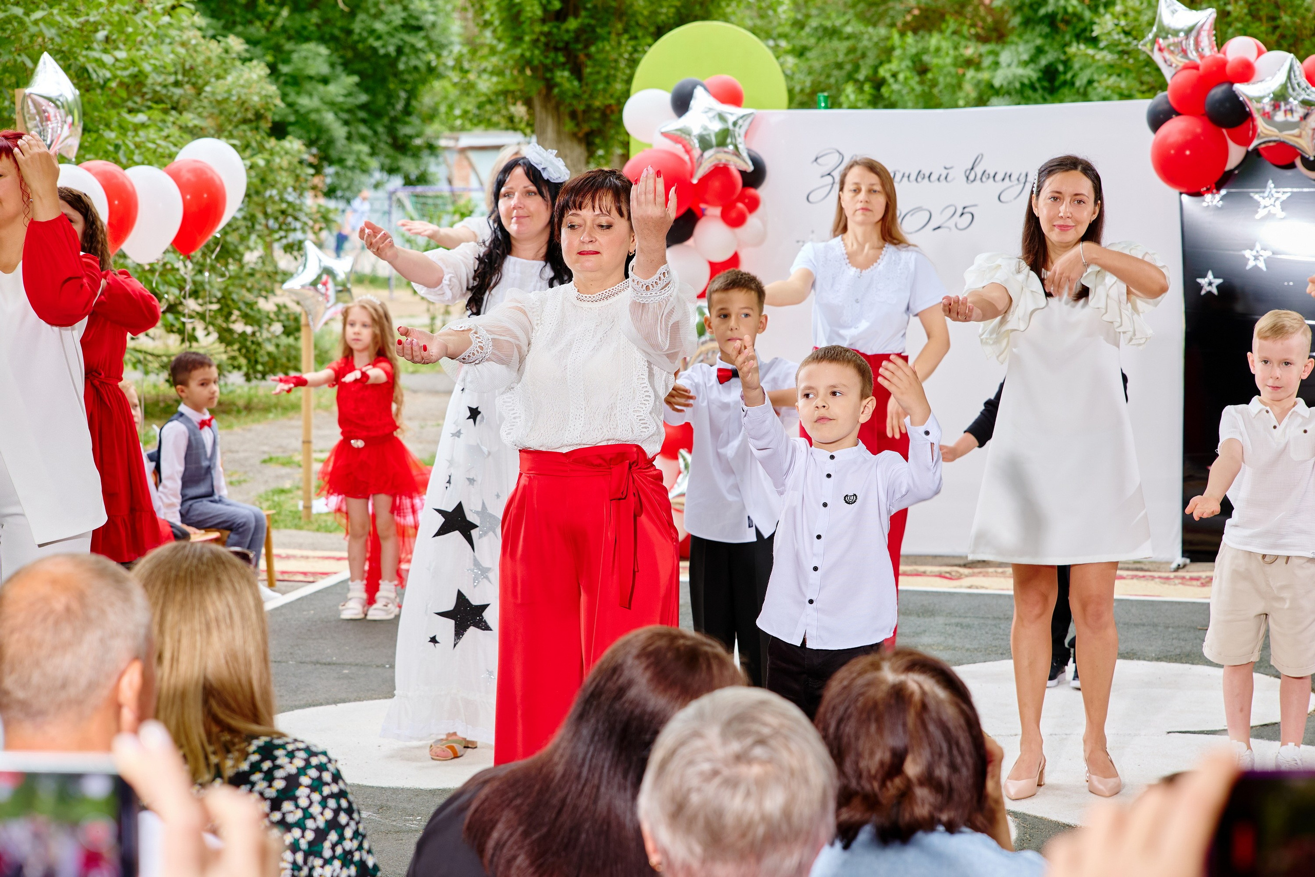 Выпускной 45 сад. Фотограф Выпускные альбомы Таганрог Сергей Коробченко