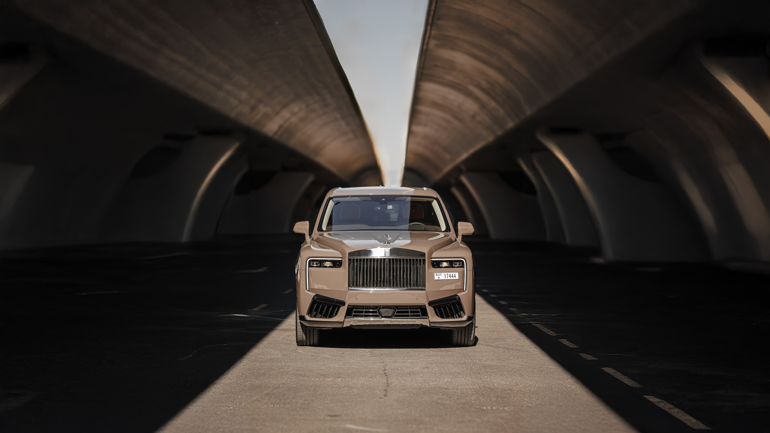 Luxury Car Photography in Dubai — Rolls-Royce Photoshoot. Evgen Yatsenko — Photographer in Dubai