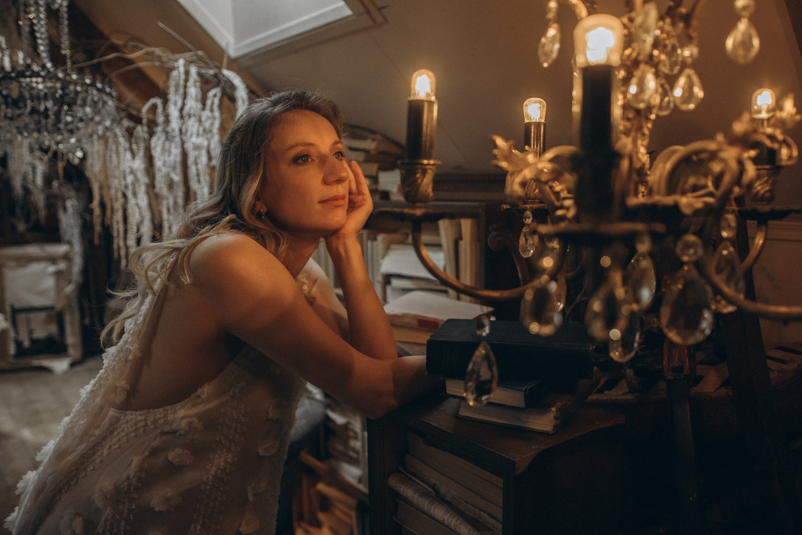 На заброшенном чердаке. Гаврилова Настя семейный фотограф lifestyle в Москве