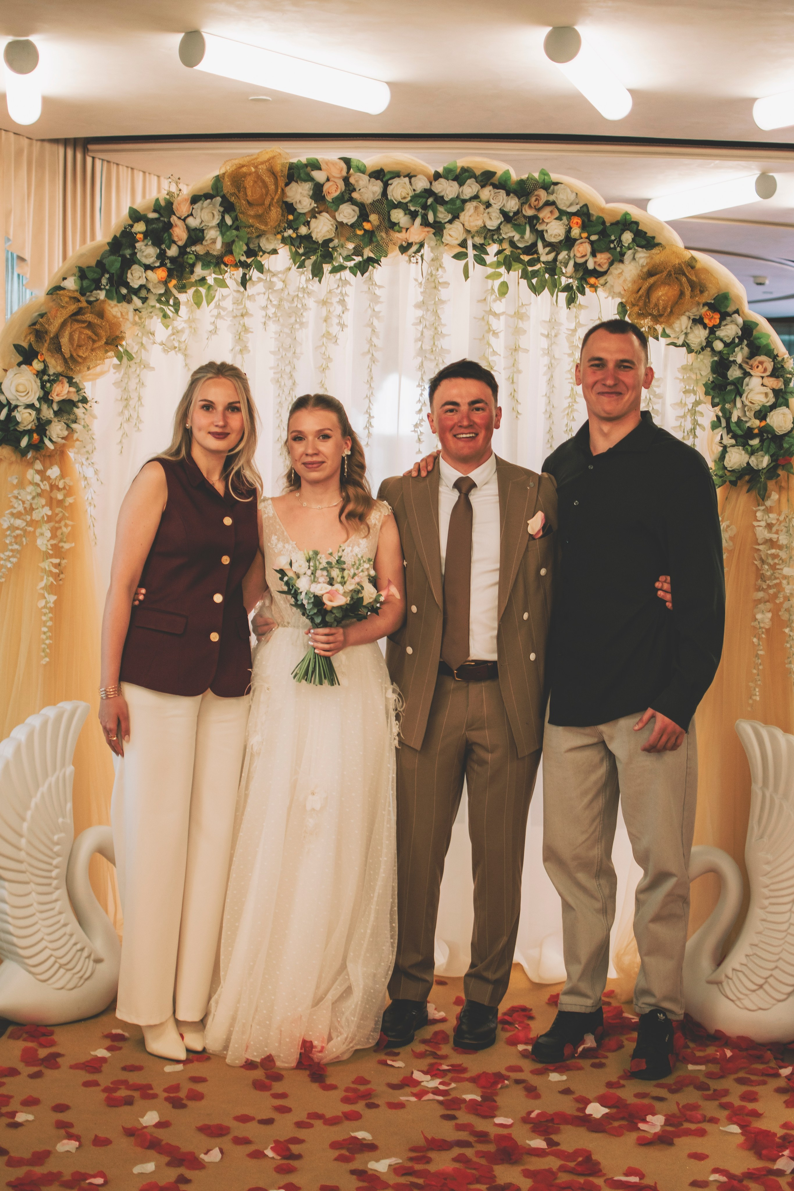 Альберт и Анастасия (Студийная фотосессия, роспись в ДК Нефтяник + фотосессия с гостями). Семейный и свадебный фотограф Губкинский и Ставрополь