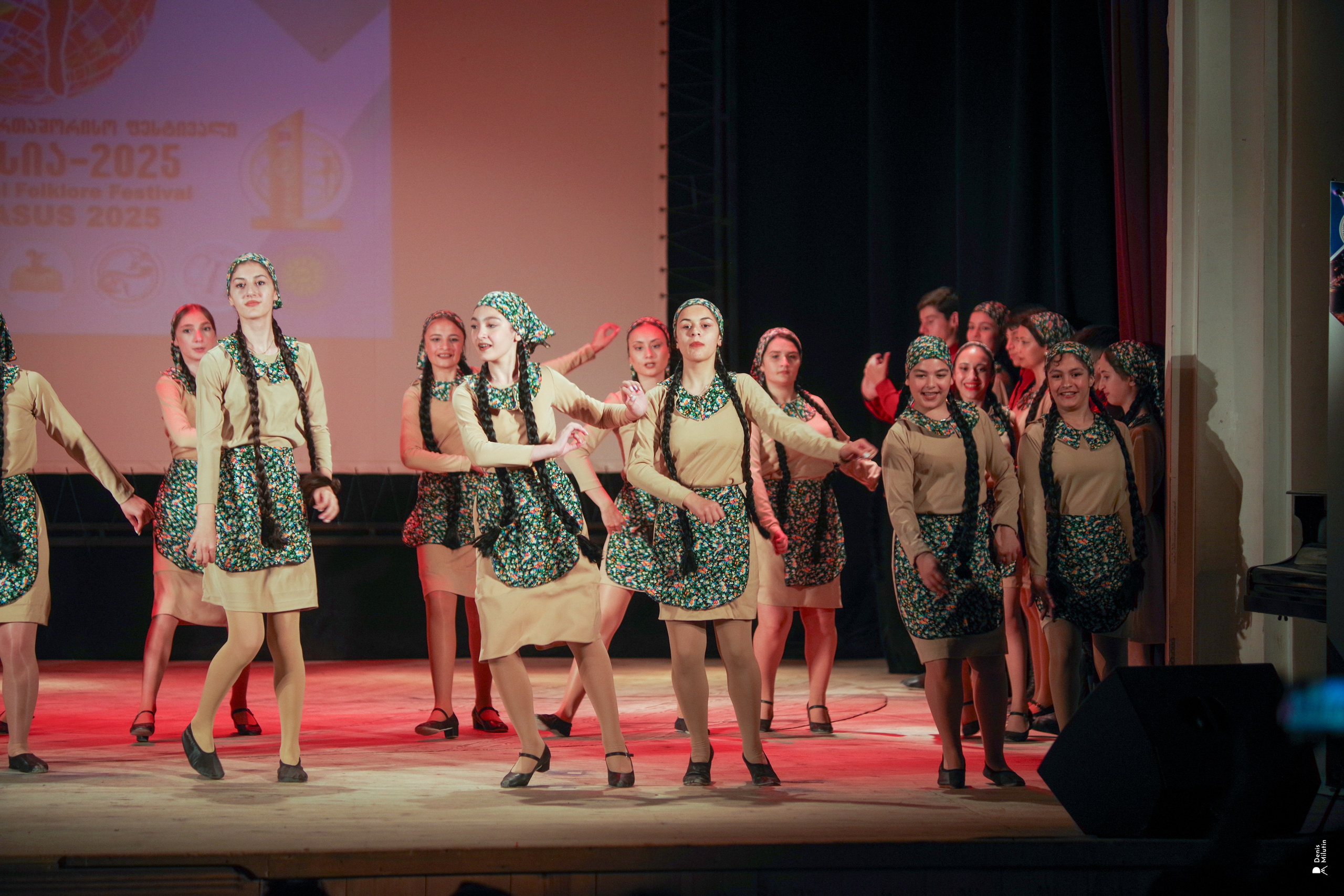 Танцы в прекрасном Они. Портретный фотограф Денис Милютин