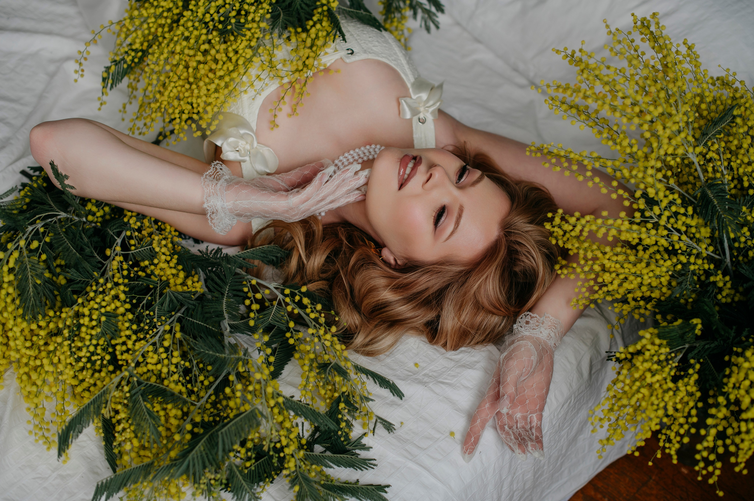 Алена и мимозы. Фотограф Дарья Семина