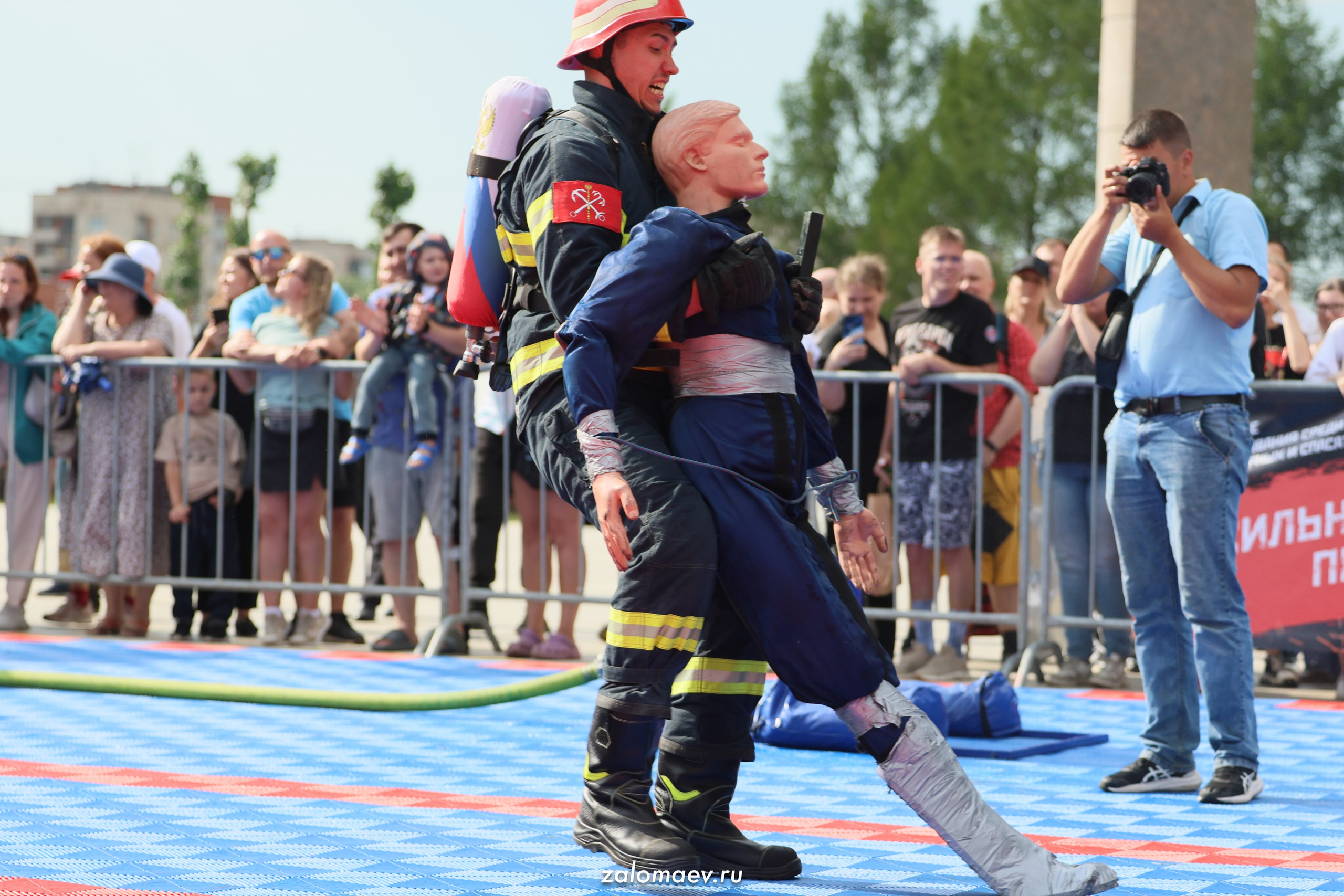 Сильнейший пожарный. Фотограф Александр Заломаев