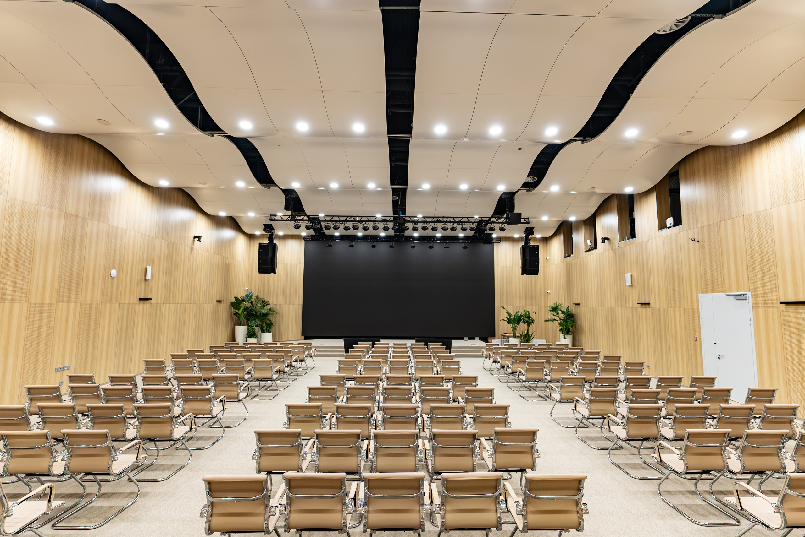 Индустриальный парк — озеленение. KUSTOV PRODUCTION — профессиональная фотосъёмка в Москве