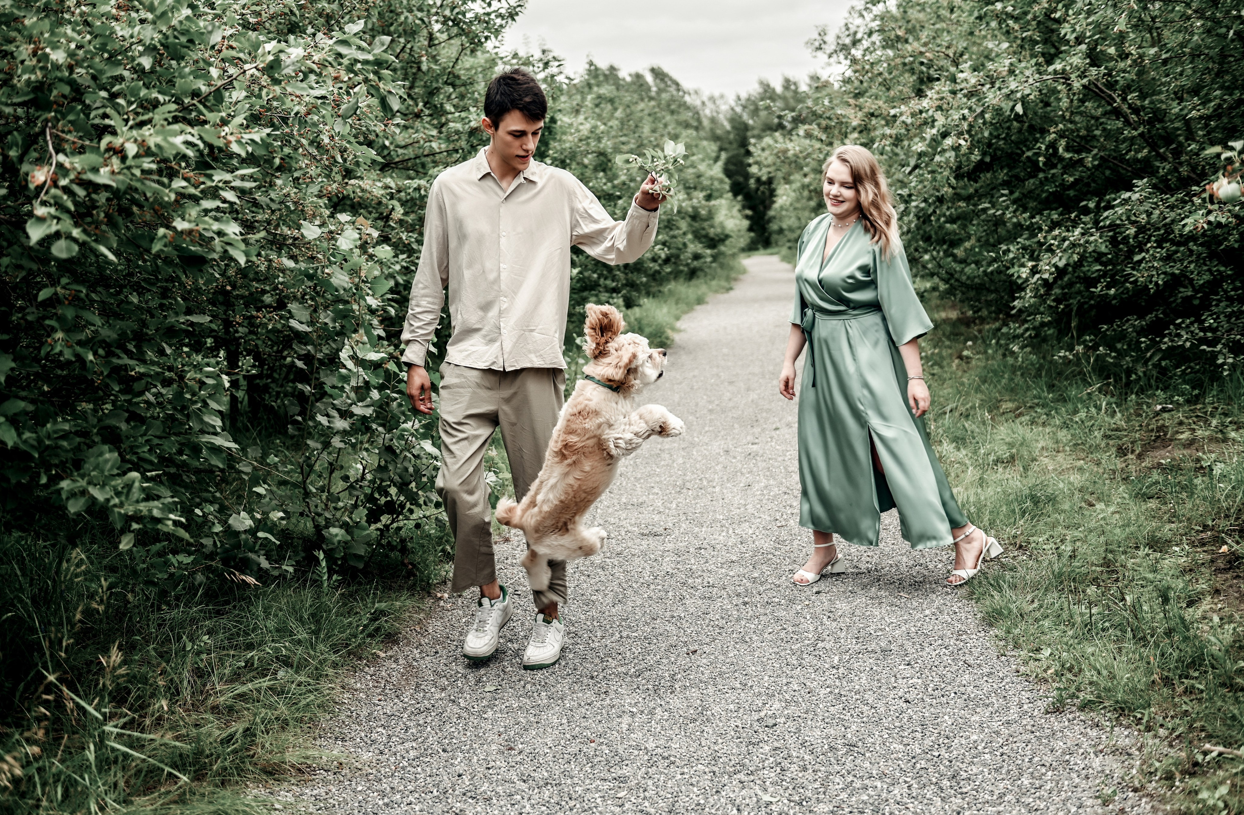 Love story прогулка вместе с песиком))). Свадебный, семейный, детский, контент фотограф в Омске Максим Ильин