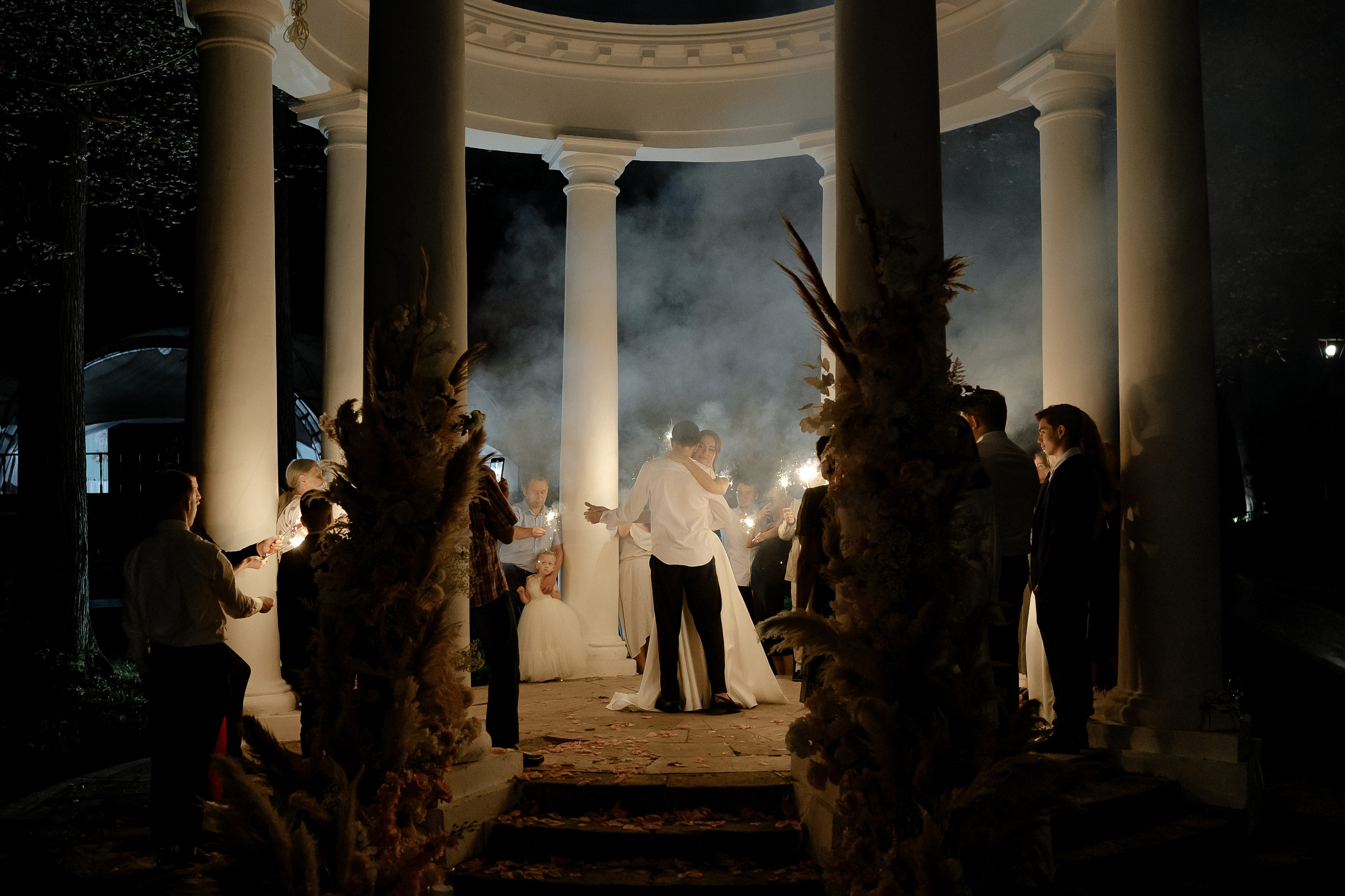 Бенгальские огни на свадьбе в усадьбе