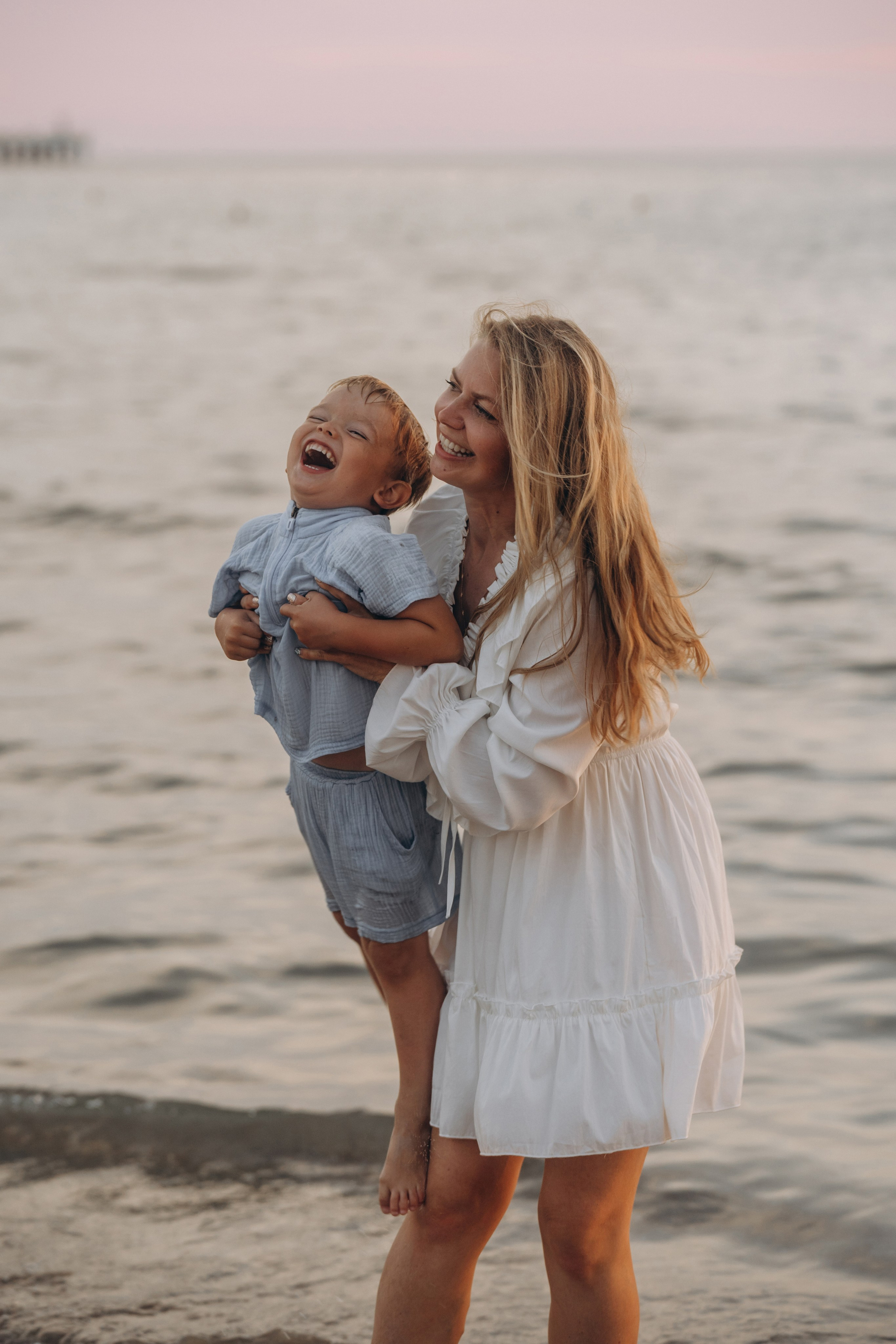 Абрау-Дюрсо в золотом свете: семейные объятия среди виноградных лоз, фотограф Абрау-Дюрсо