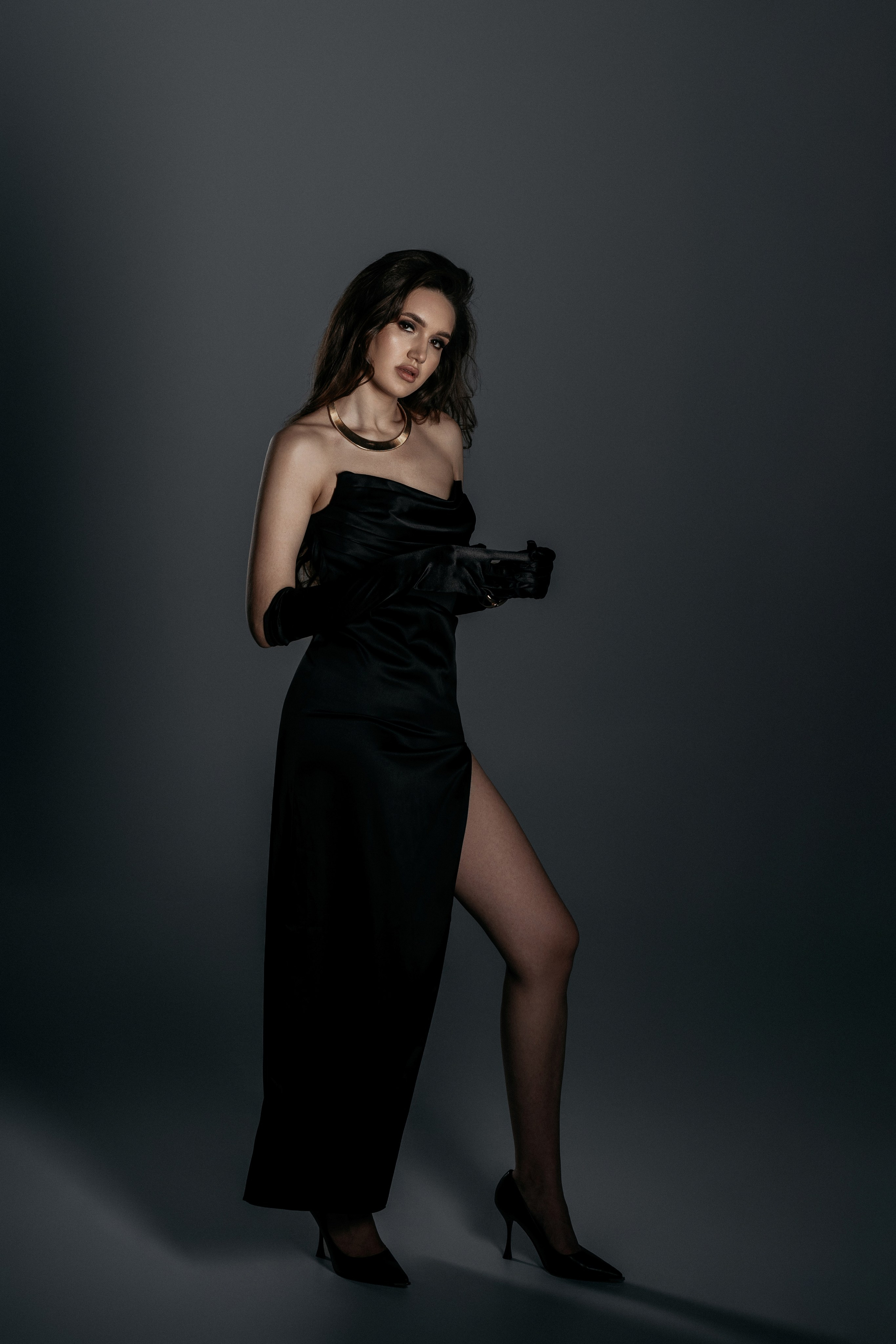 Леди в черном | Студийная концепт-съемка в  Анапе, Геленджике, Абрау-Дюрсо, Кабардинке, Новороссийске, Темрюке, Краснодаре. Тематические образы с разным настроением. Профессиональная реализация.