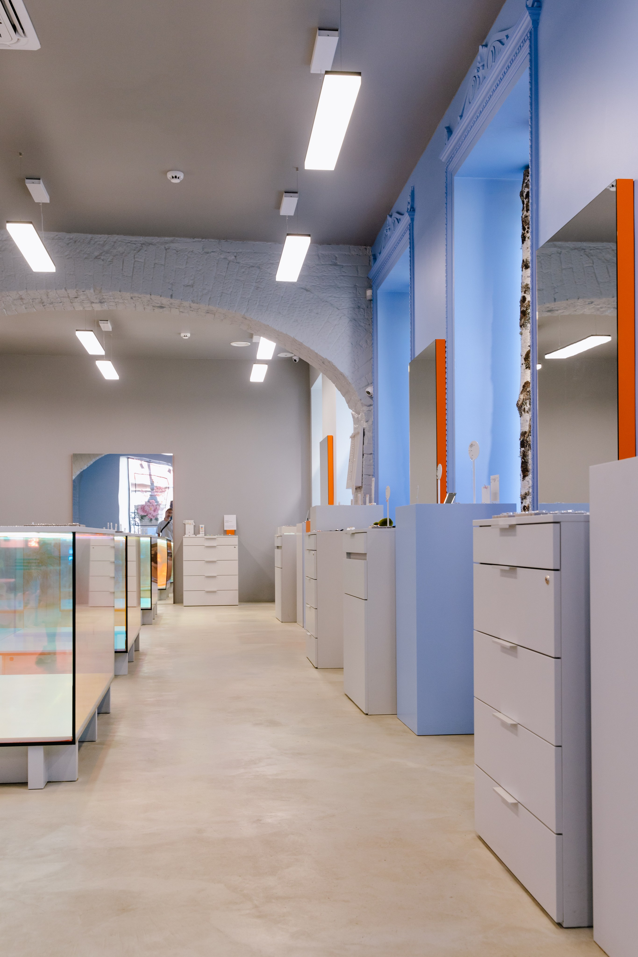 SBLESKOM ​Ювелирный салон Томск Ленина, 72. ГУДРУМ — Мебель на заказ в Томске | Кухни | Шкафы | Стулья и Столы