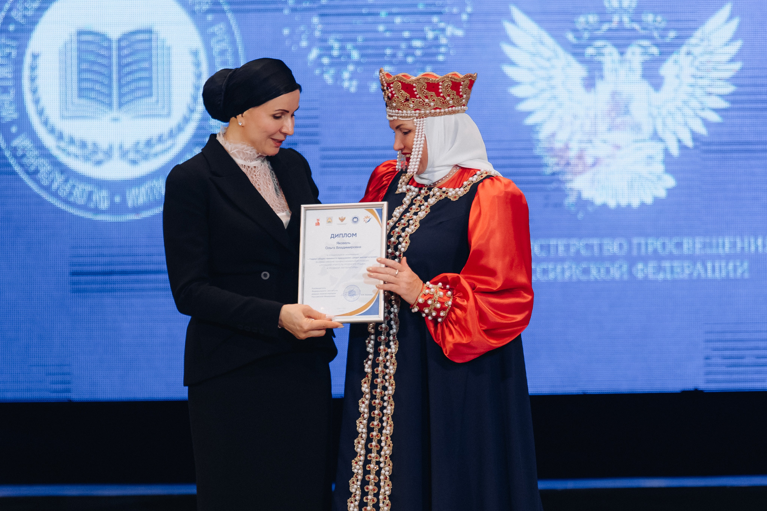 Лучший учитель родного языка и литературы 2025. Свадебный и семейный фотограф в Улан-Удэ