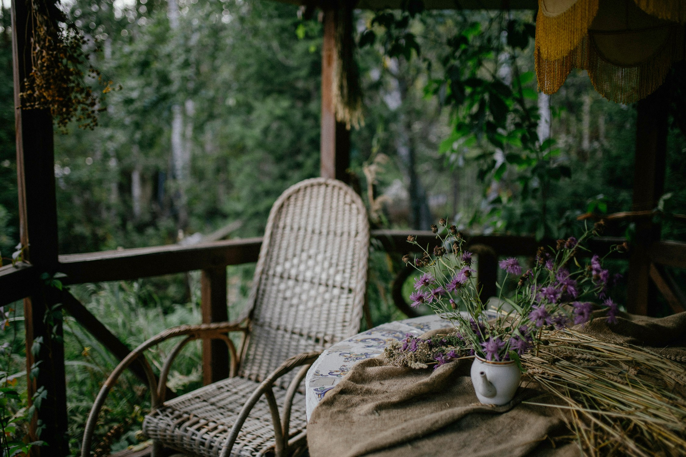 Зал «Сад» фотостудии «Зачарованный Сад» в Екатеринбурге — природная локация для фотосессий. Фотостудия «Зачарованный Сад» в 20 минутах от центра Екатеринбурга