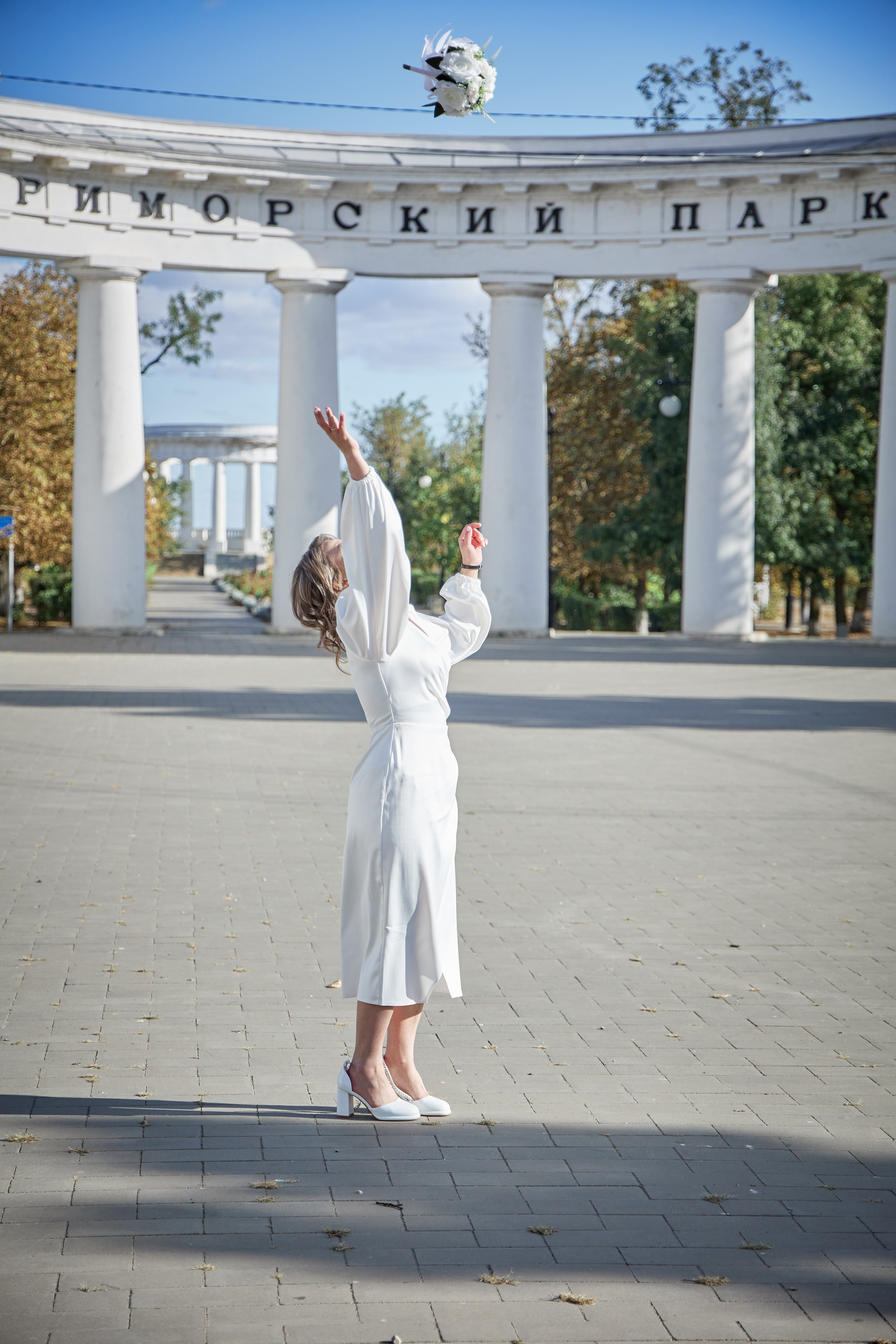 Фотосъемка в ЗАГСе, прогулка молодых, банкет