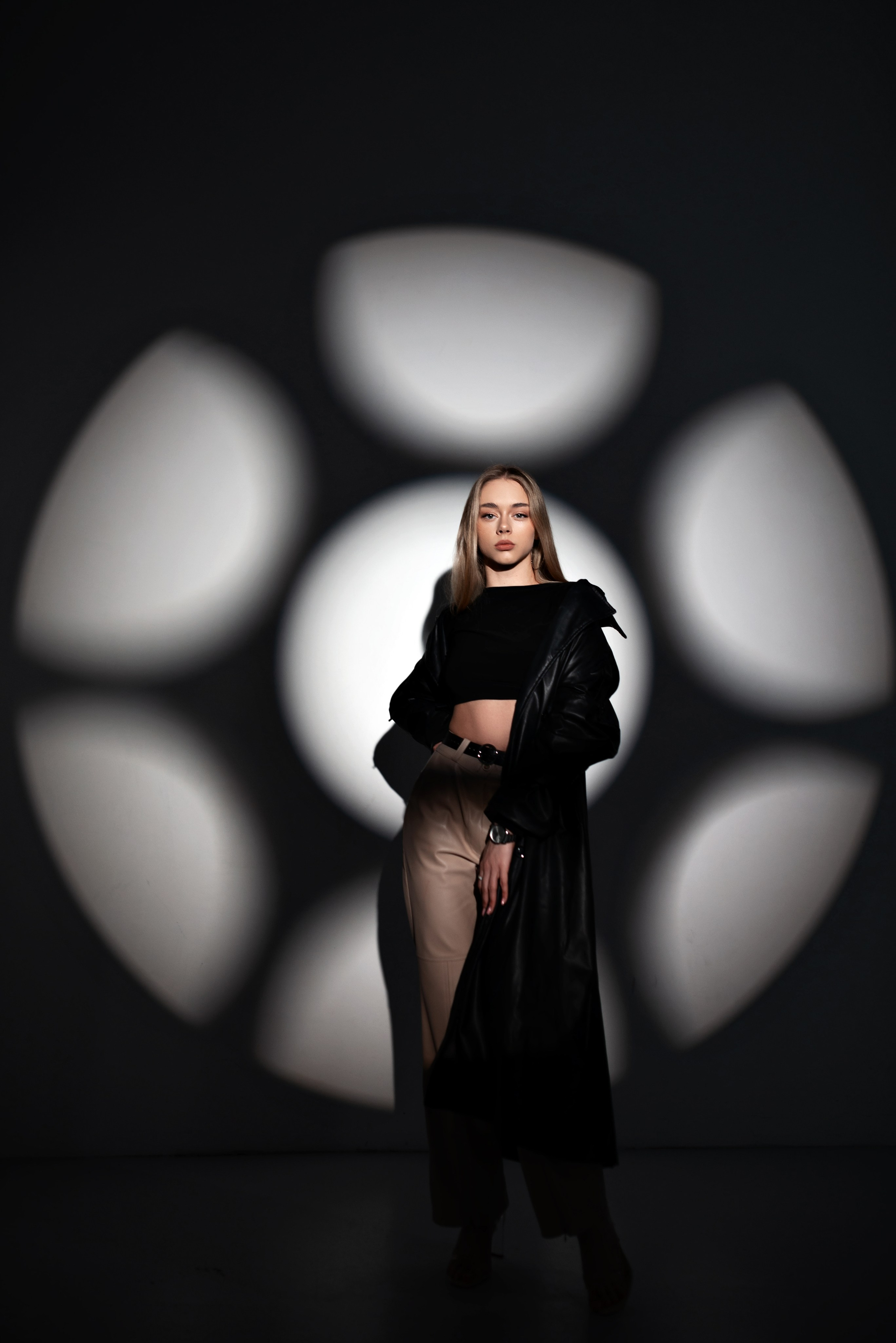 Фотосъемка в белье и черном плаще. Фотограф в Витебске Сергей Томашев