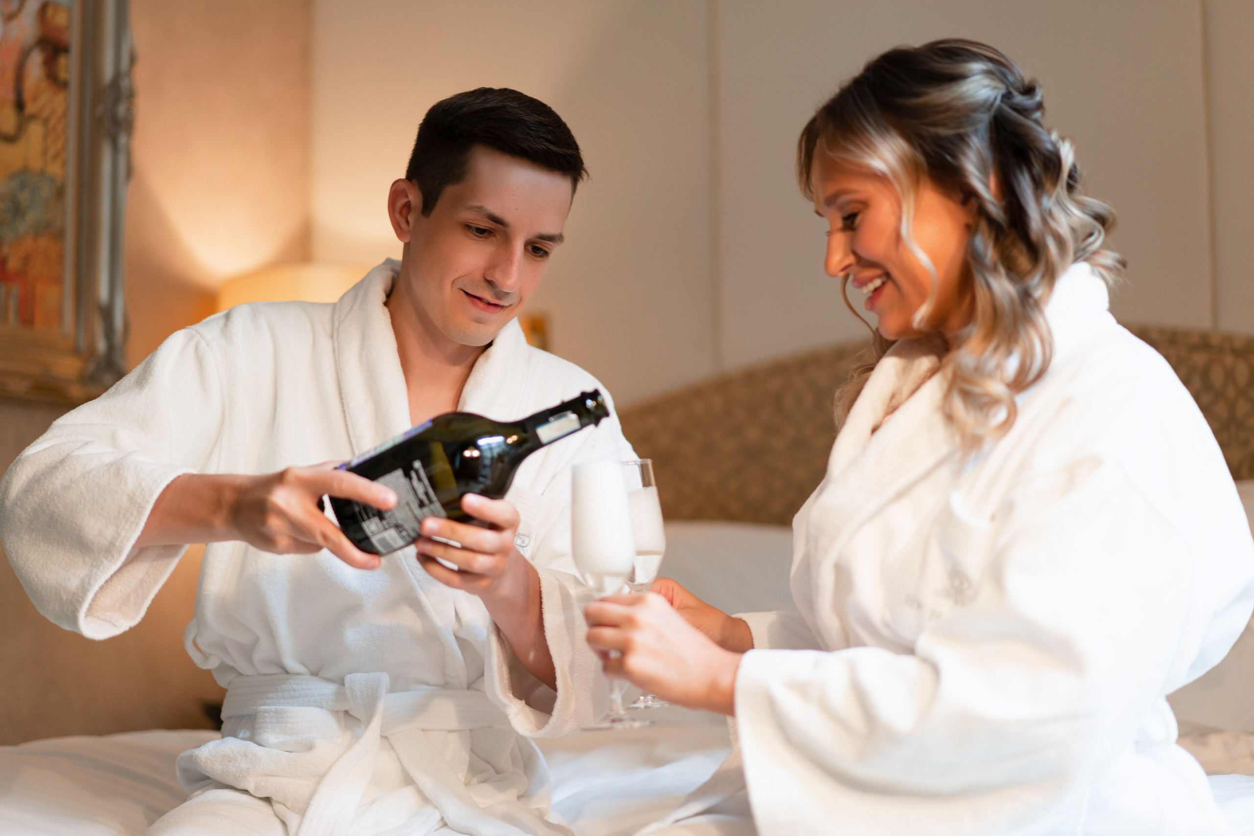 Свадебная фотосессия в отеле The St. Regis Moscow Nikolskaya. Свадебный фотограф Вера Климова