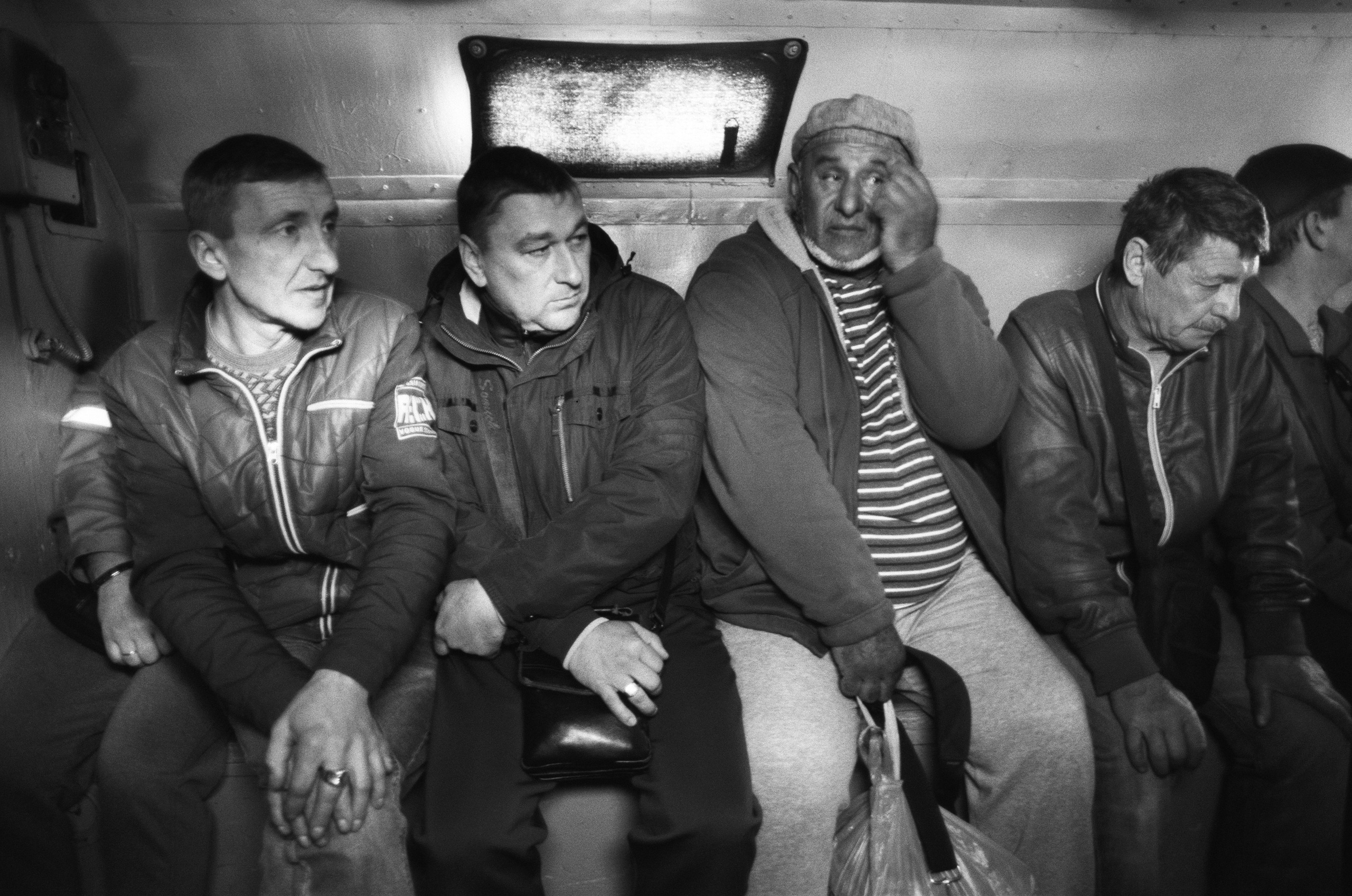 Жители Старого города едут на машине МЧС смотреть на то, что стало с их домами | 11.04.2024 / г. Орск