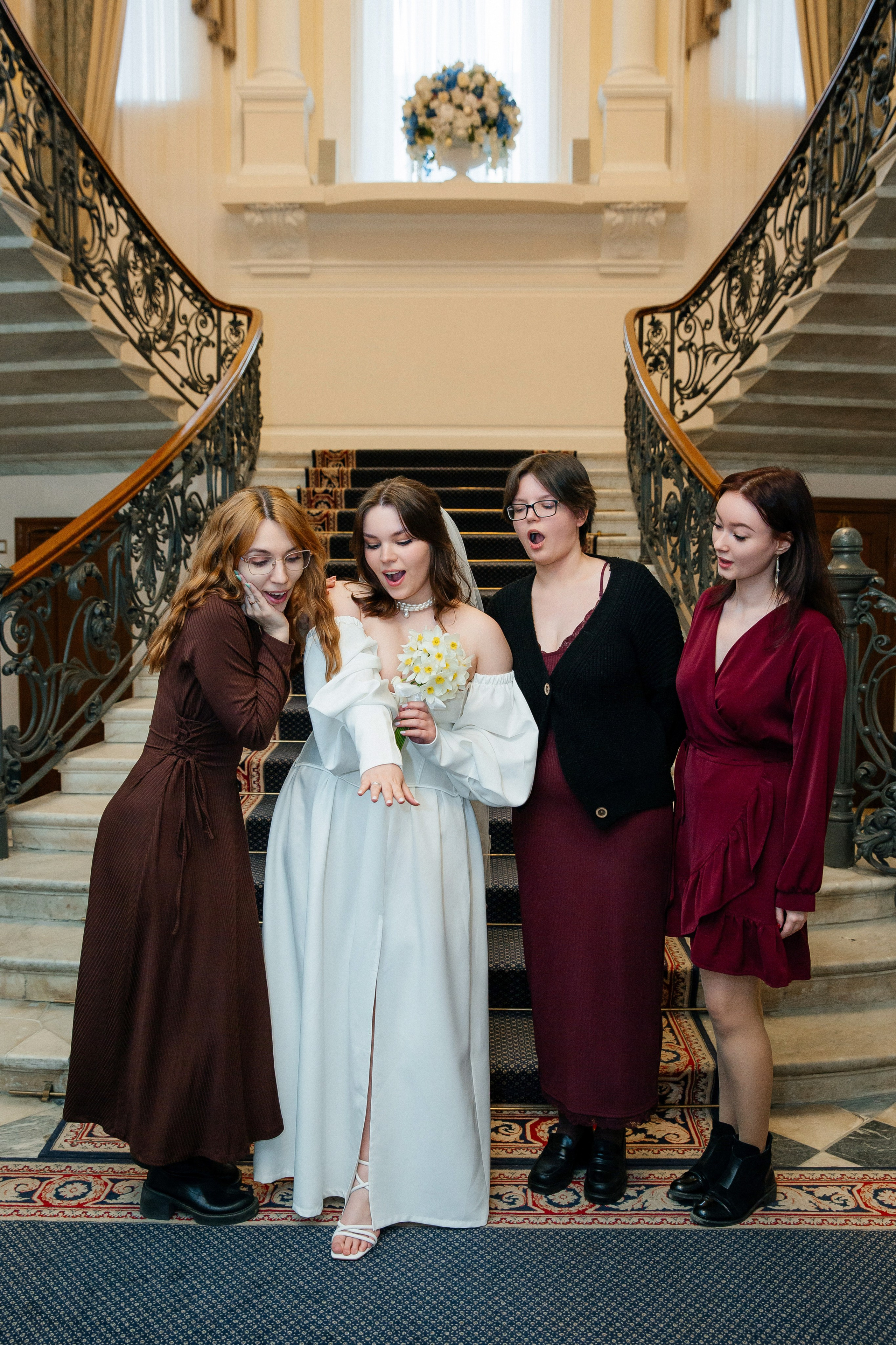 Съемка в отеле и регистрация прохладным майским днем. Свадебный фотограф в Санкт-Петербурге Вика Стукачева