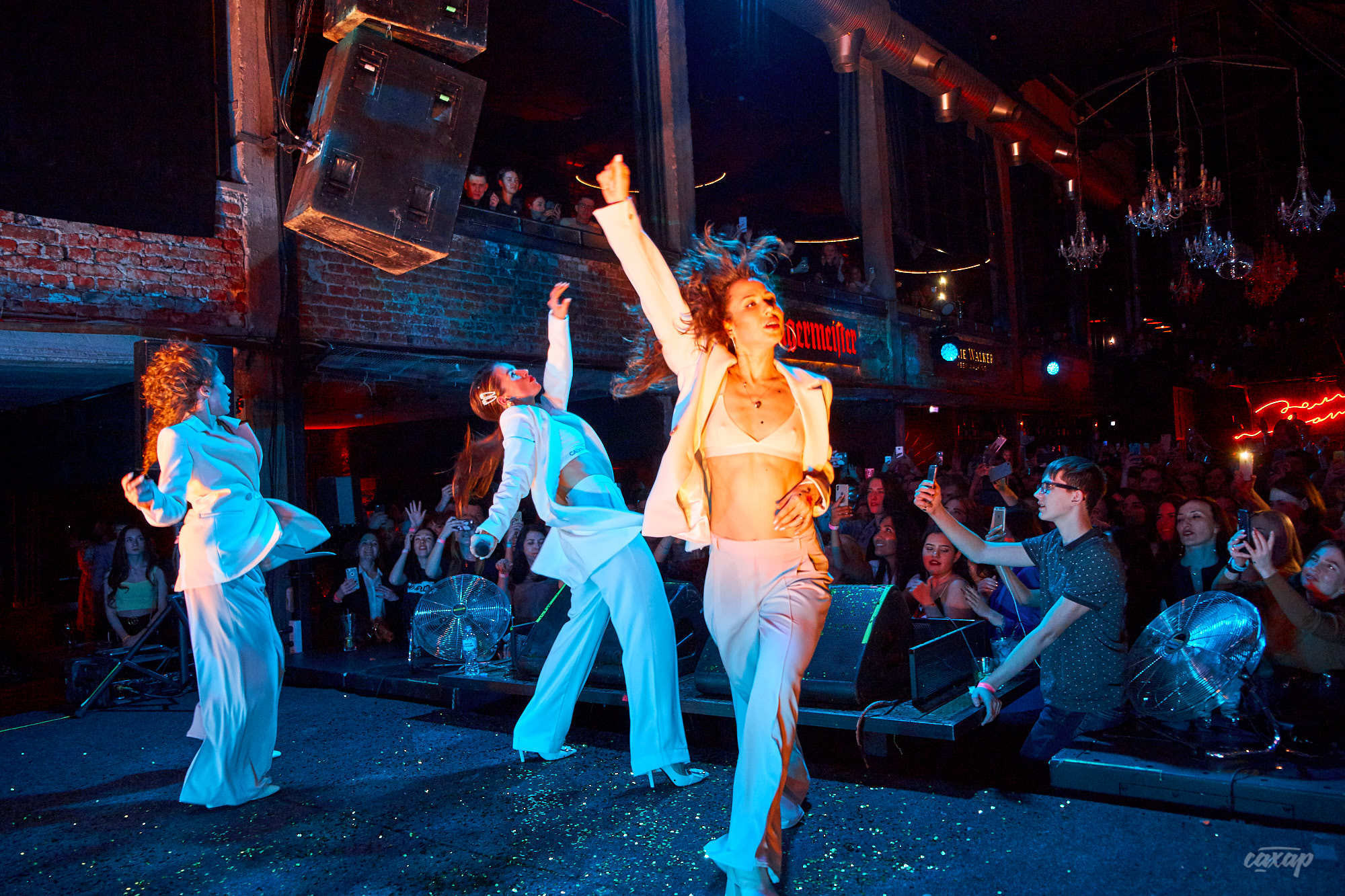 Zivert, фото с концерта в Екатеринбурге. Дом Печати 2019 Фотограф в Ек. Профессиональный фотограф в Екатеринбурге Юра Сахар