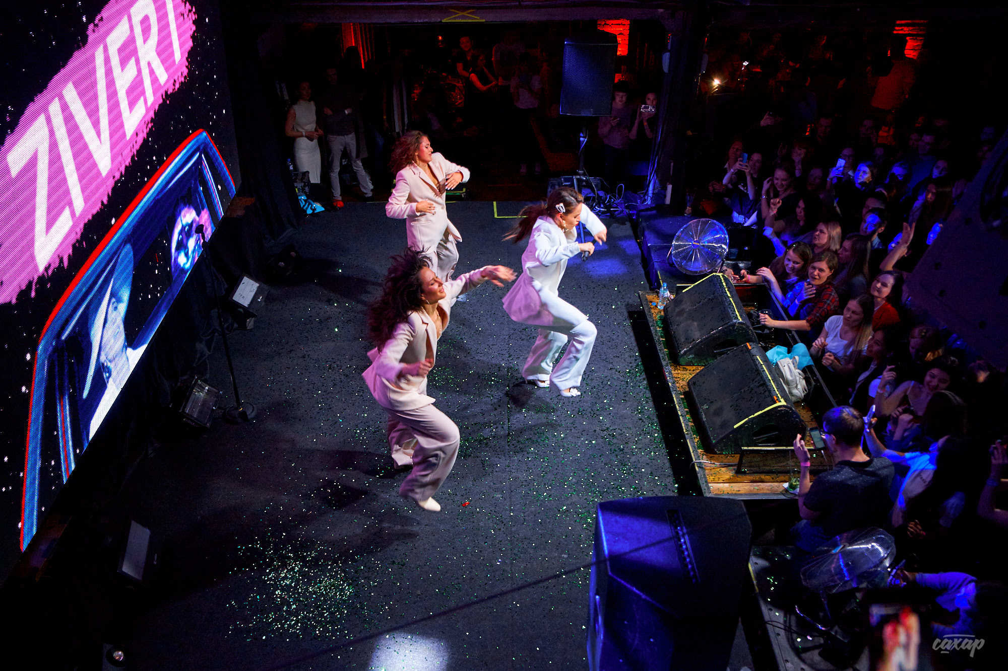 Zivert, фото с концерта в Екатеринбурге. Дом Печати 2019 Фотограф в Ек. Профессиональный фотограф в Екатеринбурге Юра Сахар