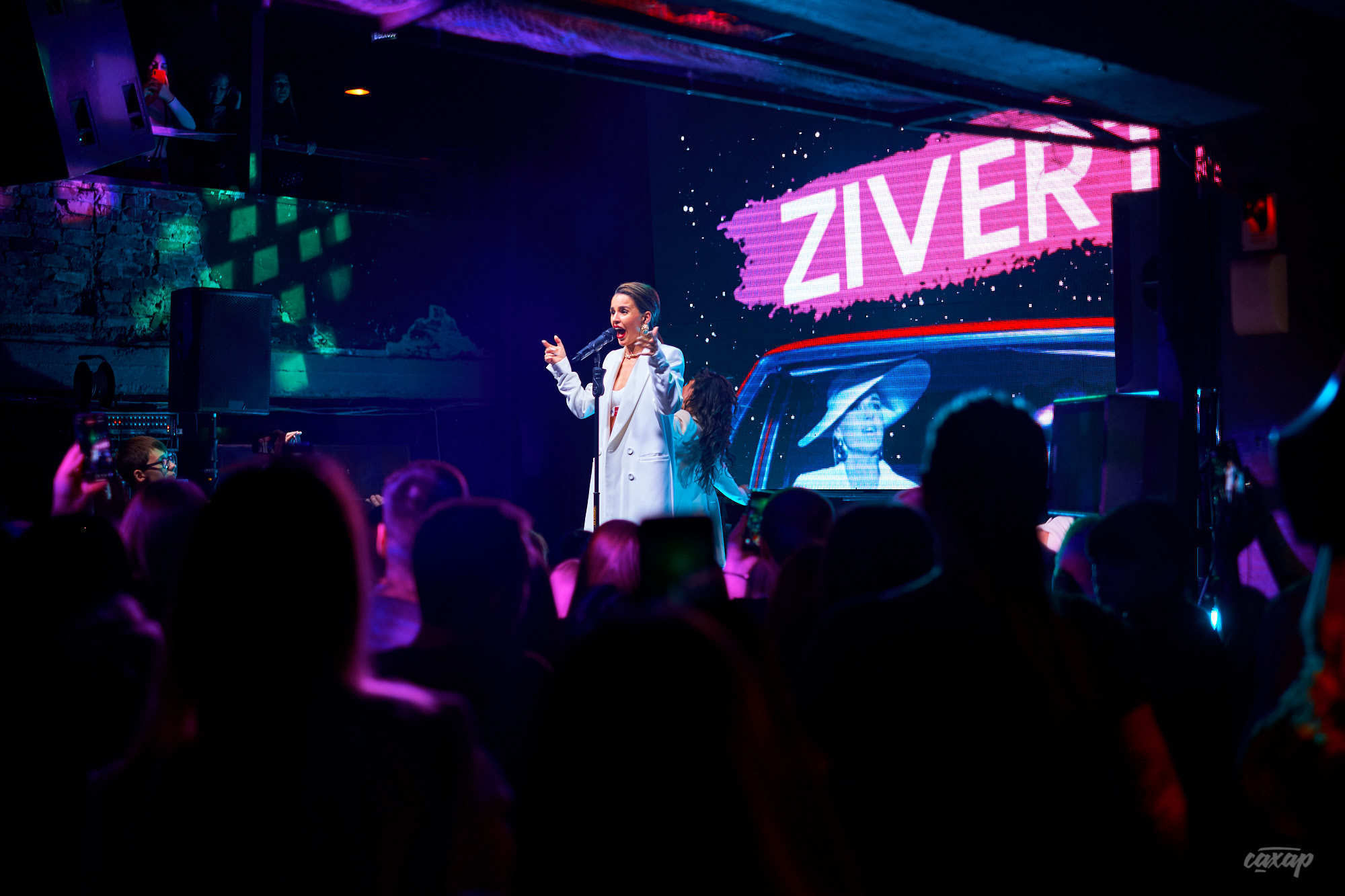 Zivert, фото с концерта в Екатеринбурге. Дом Печати 2019 Фотограф в Ек. Профессиональный фотограф в Екатеринбурге Юра Сахар