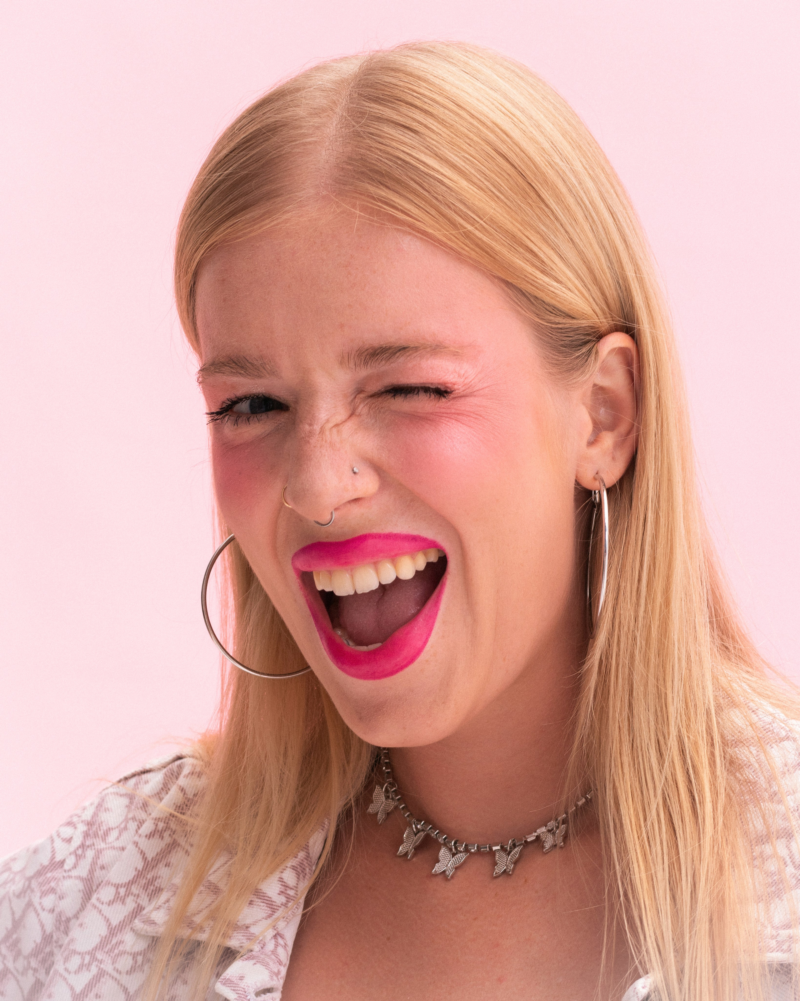 Work with me. Surélisme